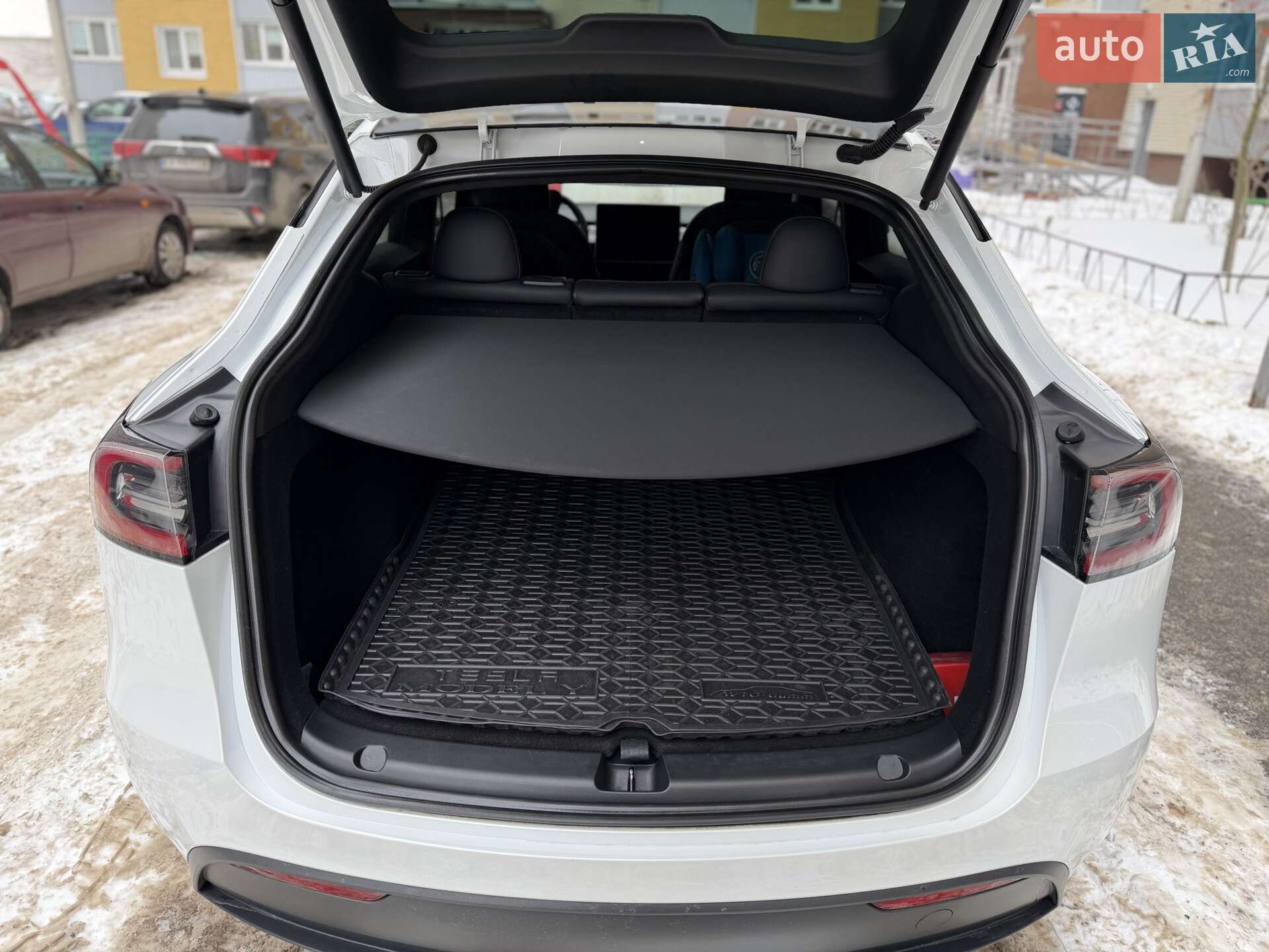 Tesla Model Y 2024 VIN 7SAYGDEE4RA304716 фото оголошення 28 з 42
