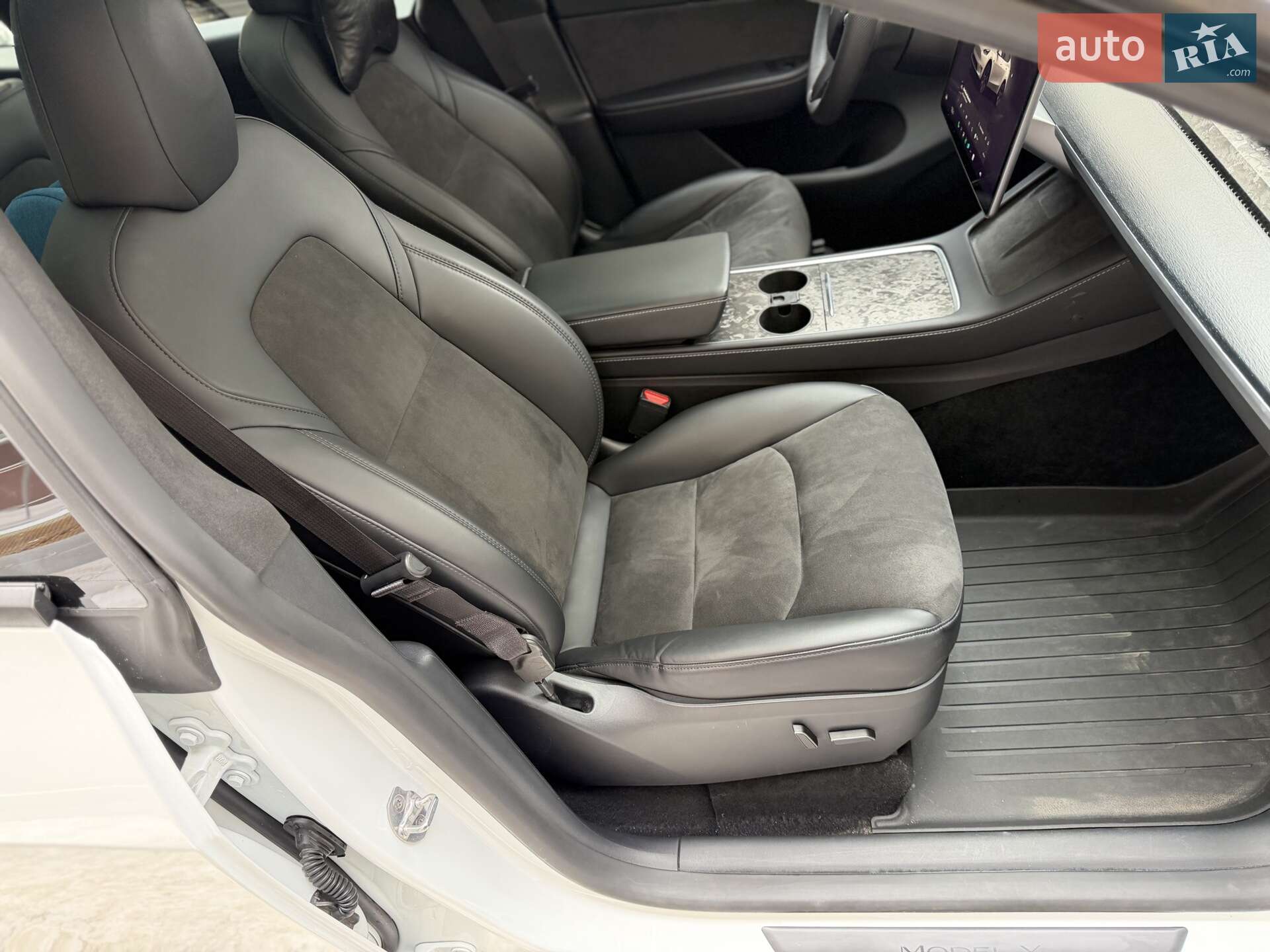 Tesla Model Y 2024 VIN 7SAYGDEE4RA304716 фото оголошення 32 з 42