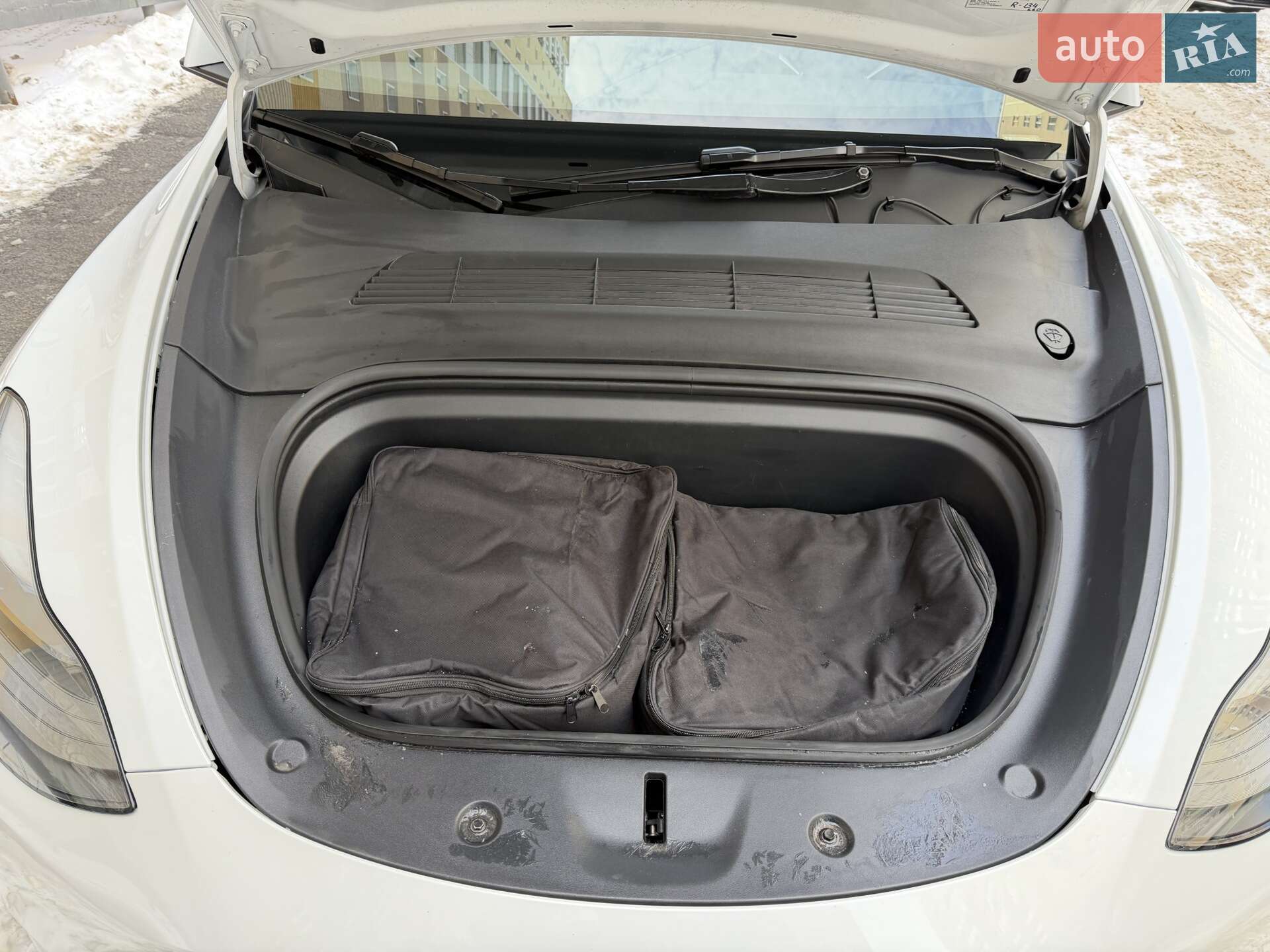 Tesla Model Y 2024 VIN 7SAYGDEE4RA304716 фото оголошення 40 з 42