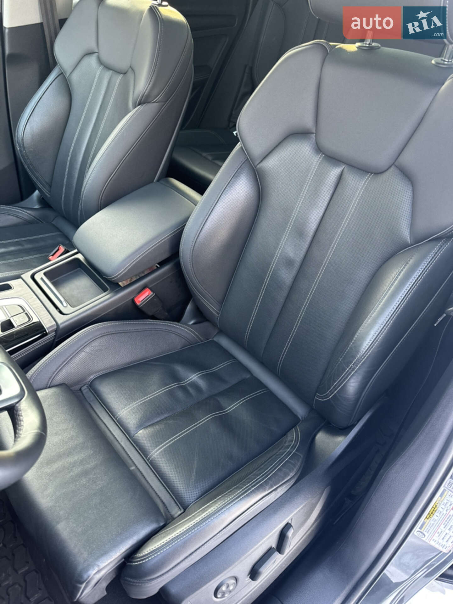 Audi Q5 2021 VIN WA1EAAFY4N2024765 фото оголошення 13 з 18