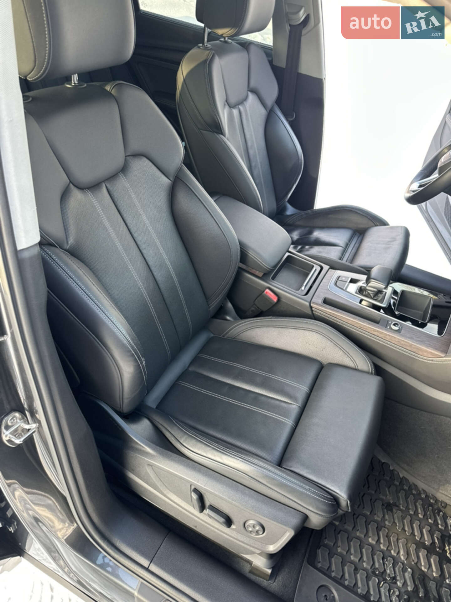 Audi Q5 2021 VIN WA1EAAFY4N2024765 фото оголошення 15 з 18