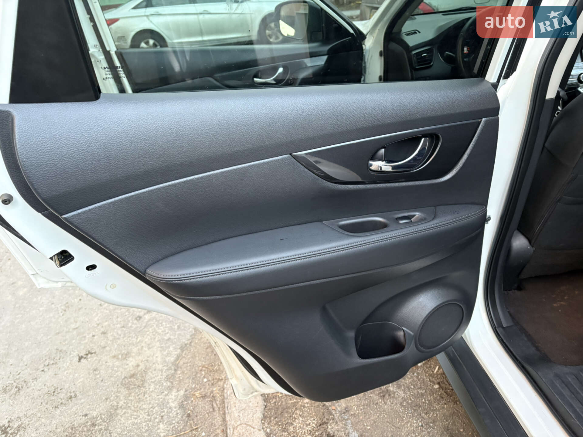 Nissan Rogue 2019 VIN KNMAT2MV5KP539429 фото оголошення 14 з 28
