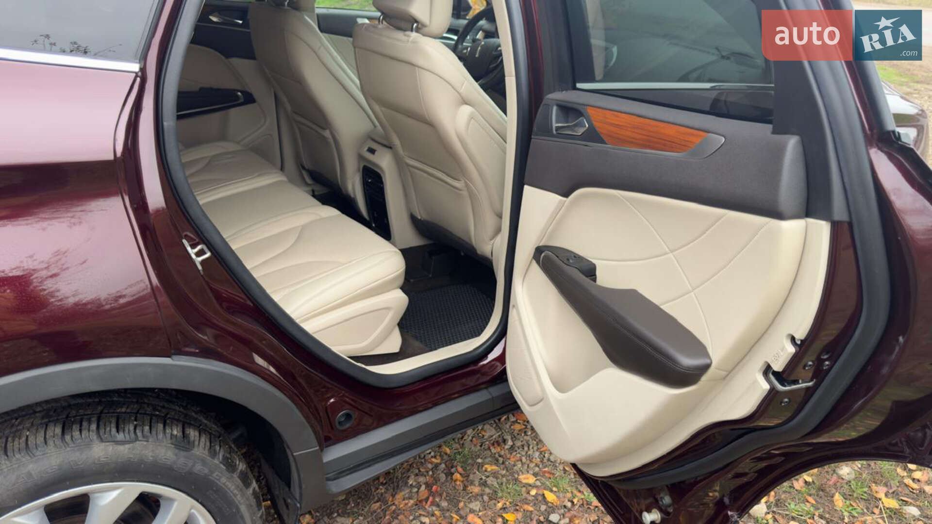 Lincoln MKC 2019 VIN 5LMCJ2D94KUL51819 фото оголошення 11 з 16