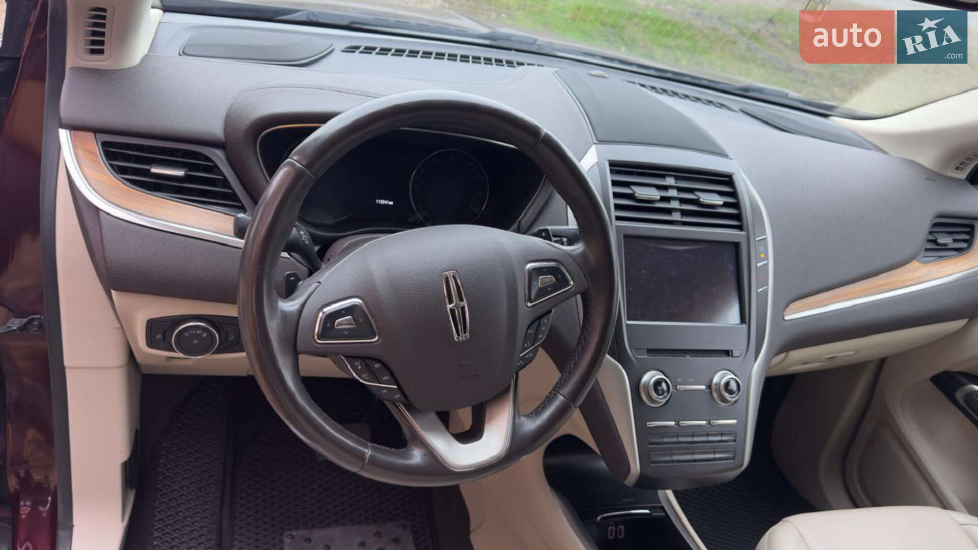 Lincoln MKC 2019 VIN 5LMCJ2D94KUL51819 фото оголошення 13 з 16