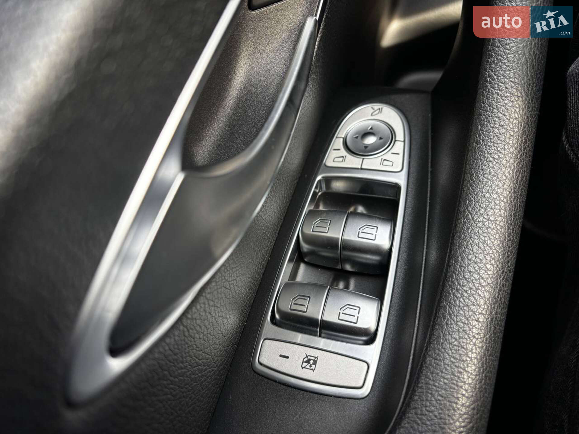 Mercedes-Benz E-Class 2018 VIN WDDZF4KB7KA510425 фото оголошення 15 з 36