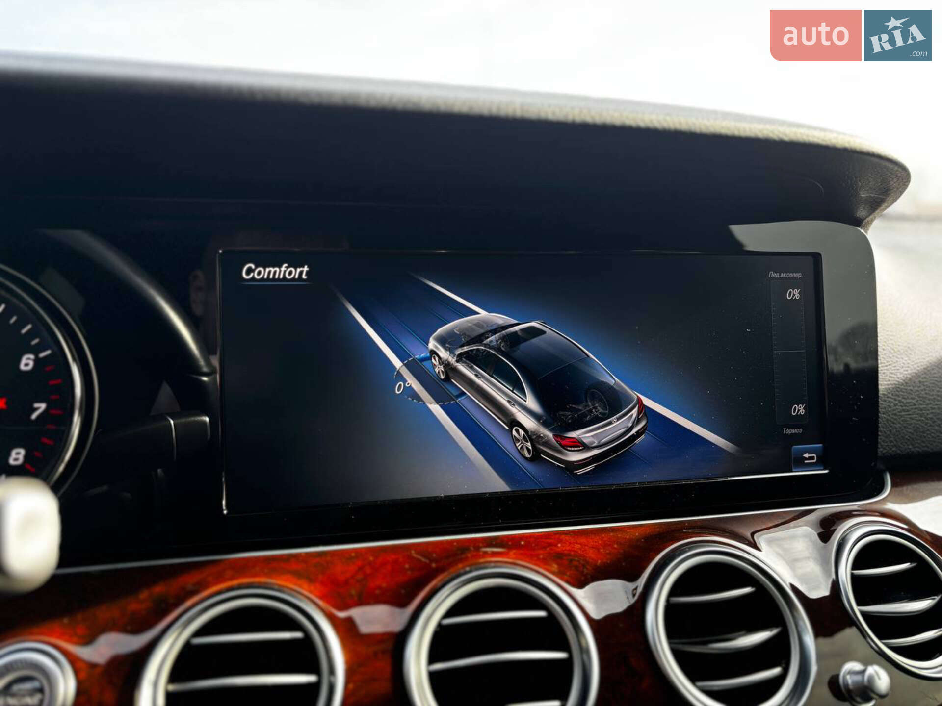 Mercedes-Benz E-Class 2018 VIN WDDZF4KB7KA510425 фото оголошення 24 з 36
