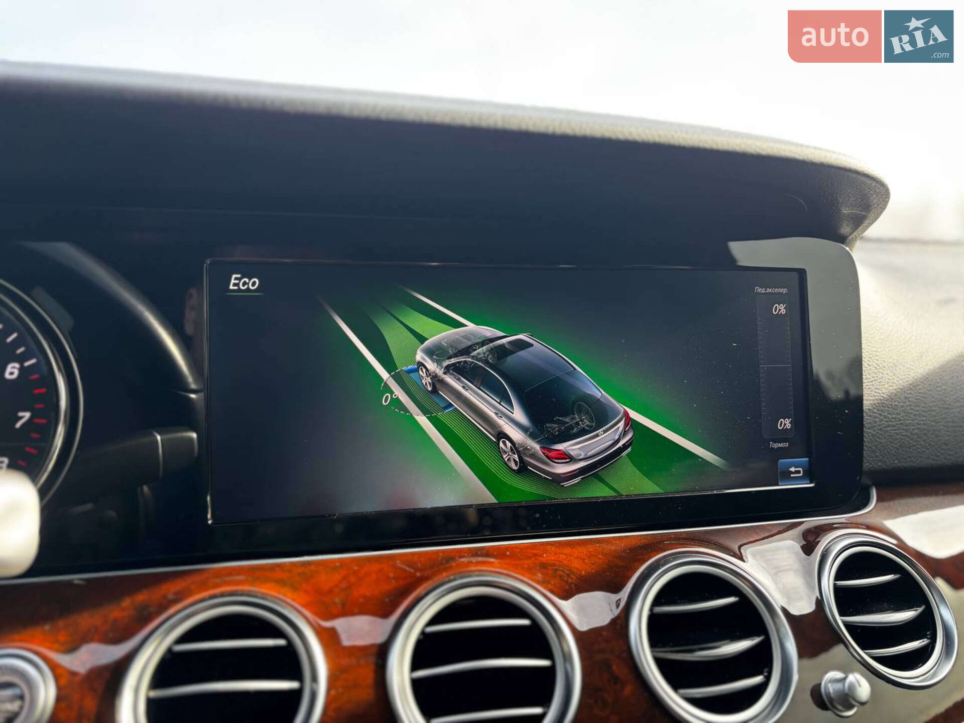 Mercedes-Benz E-Class 2018 VIN WDDZF4KB7KA510425 фото оголошення 25 з 36