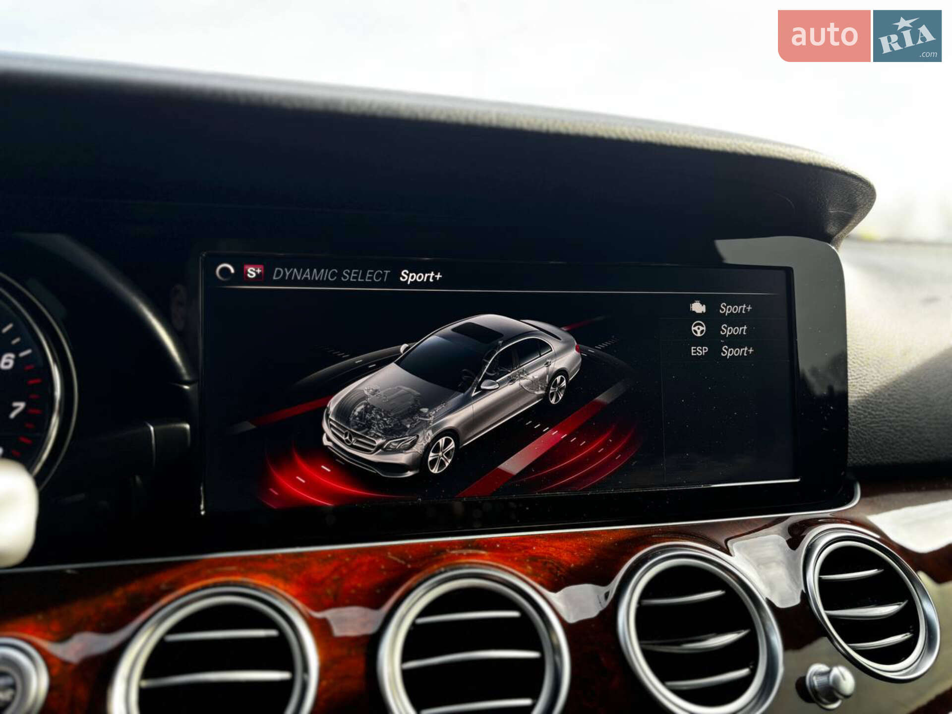 Mercedes-Benz E-Class 2018 VIN WDDZF4KB7KA510425 фото оголошення 26 з 36