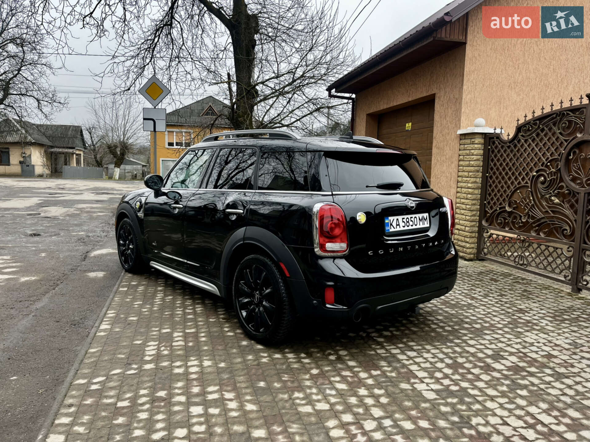 Mini Countryman 2018 VIN WMZYU7C5XK3F93765 фото оголошення 3 з 25