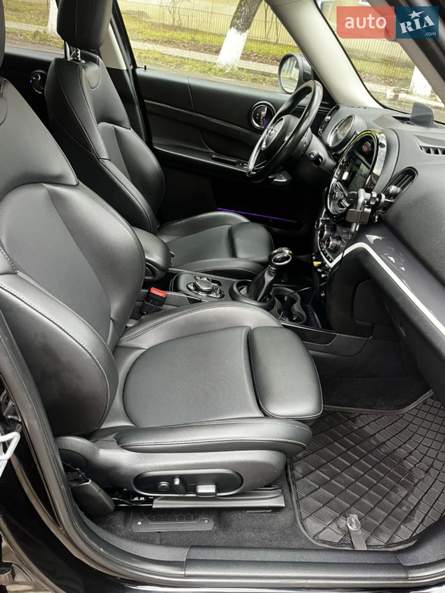 Mini Countryman 2018 VIN WMZYU7C5XK3F93765 фото оголошення 12 з 25