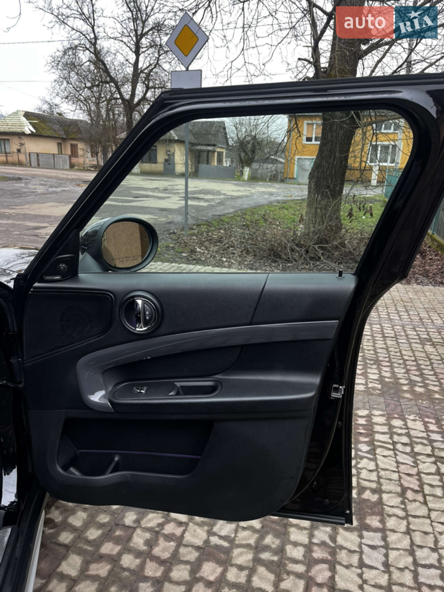 Mini Countryman 2018 VIN WMZYU7C5XK3F93765 фото оголошення 14 з 25