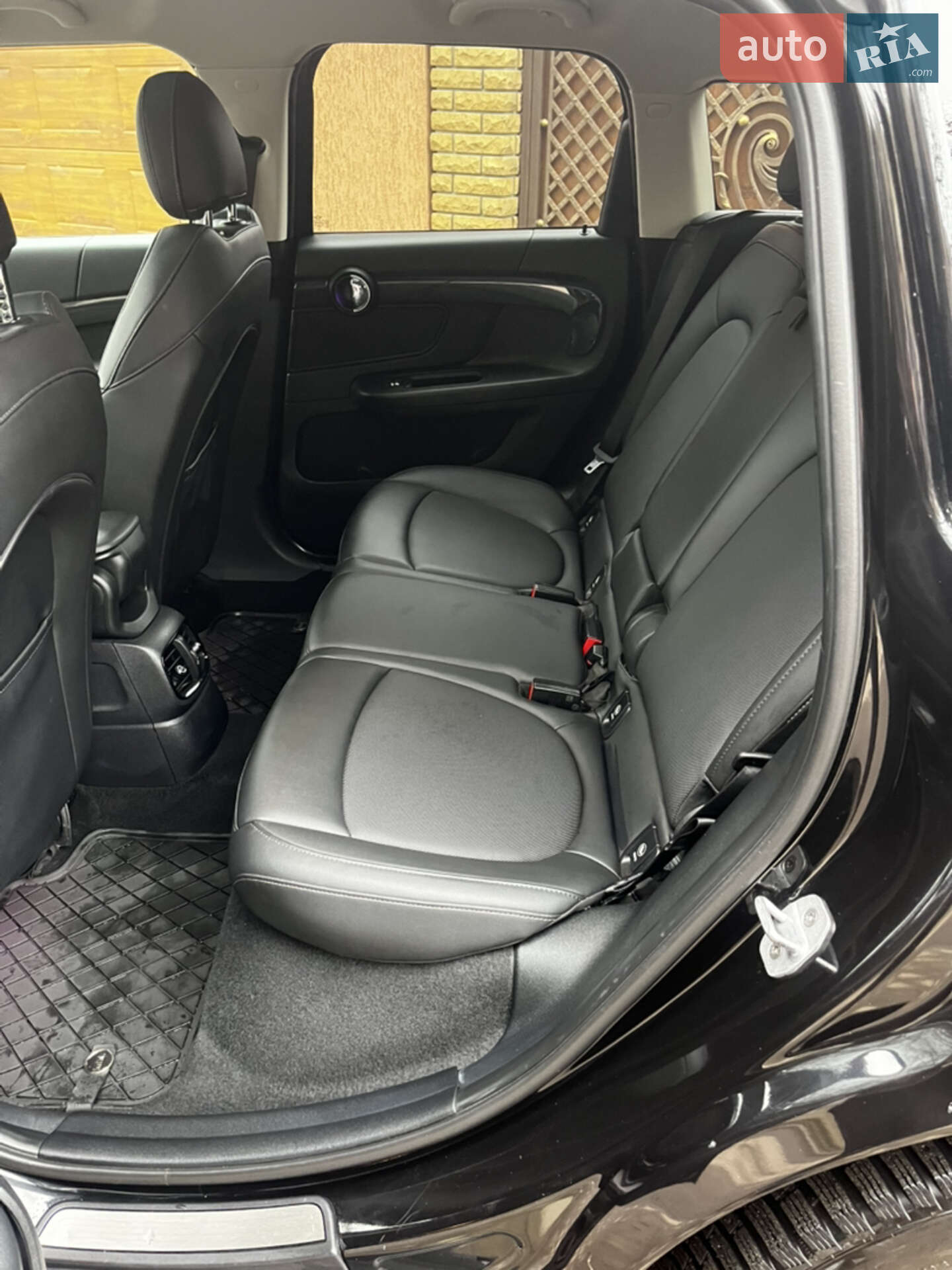 Mini Countryman 2018 VIN WMZYU7C5XK3F93765 фото оголошення 19 з 25