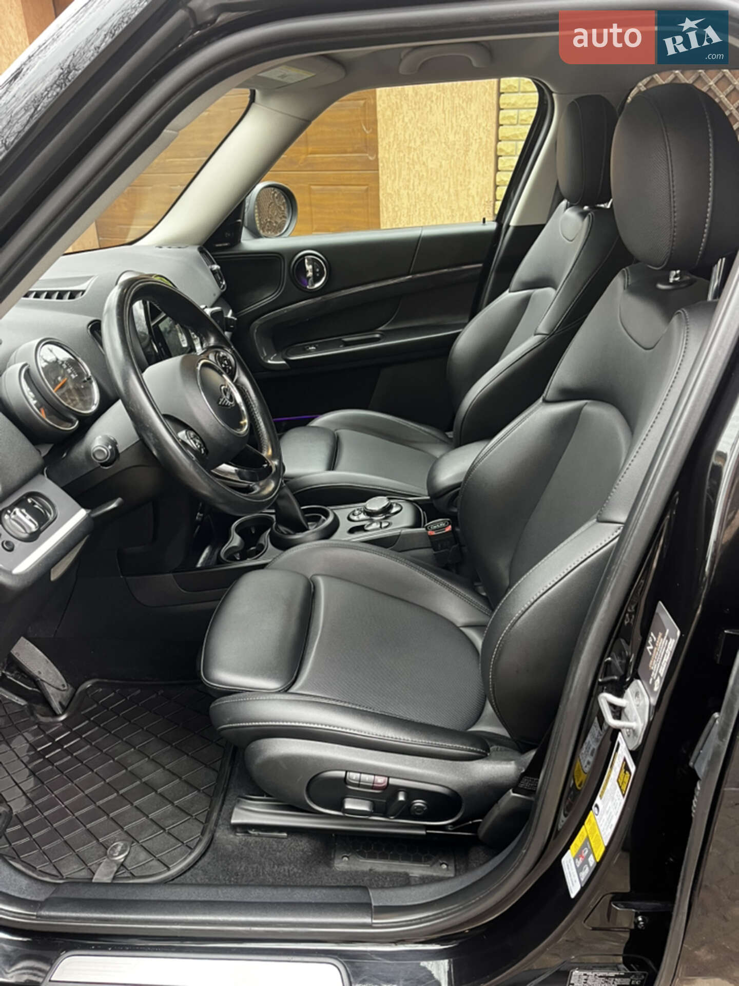 Mini Countryman 2018 VIN WMZYU7C5XK3F93765 фото оголошення 21 з 25