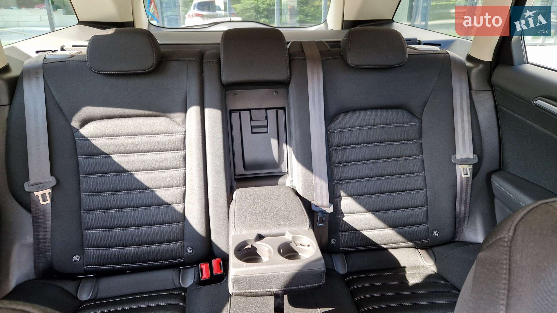 Ford Mondeo 2018 VIN WF0FXXWPCFJU40696 фото оголошення 17 з 35