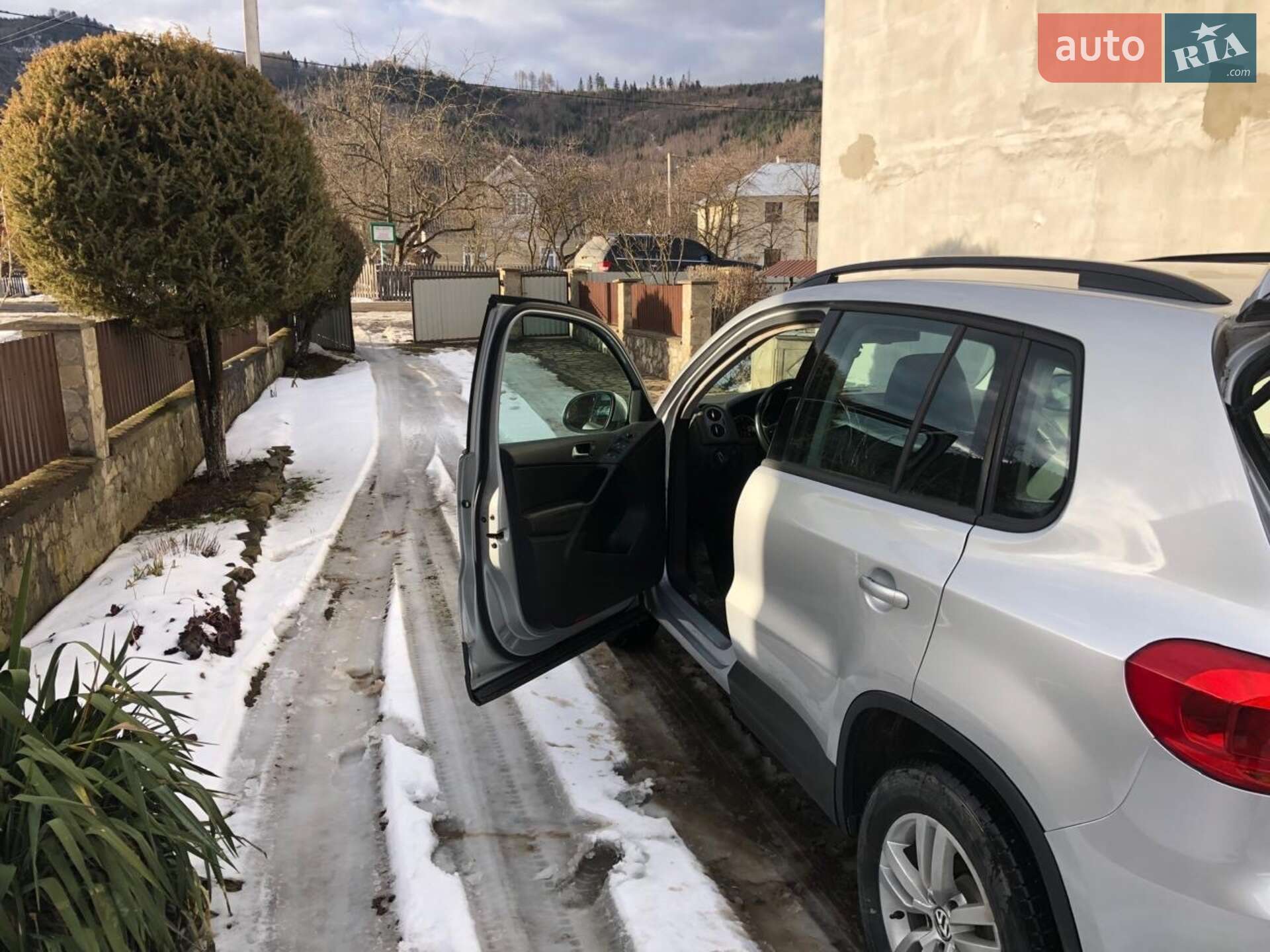 Volkswagen Tiguan 2017 VIN WVGAV7AXXHW501606 фото оголошення 2 з 10