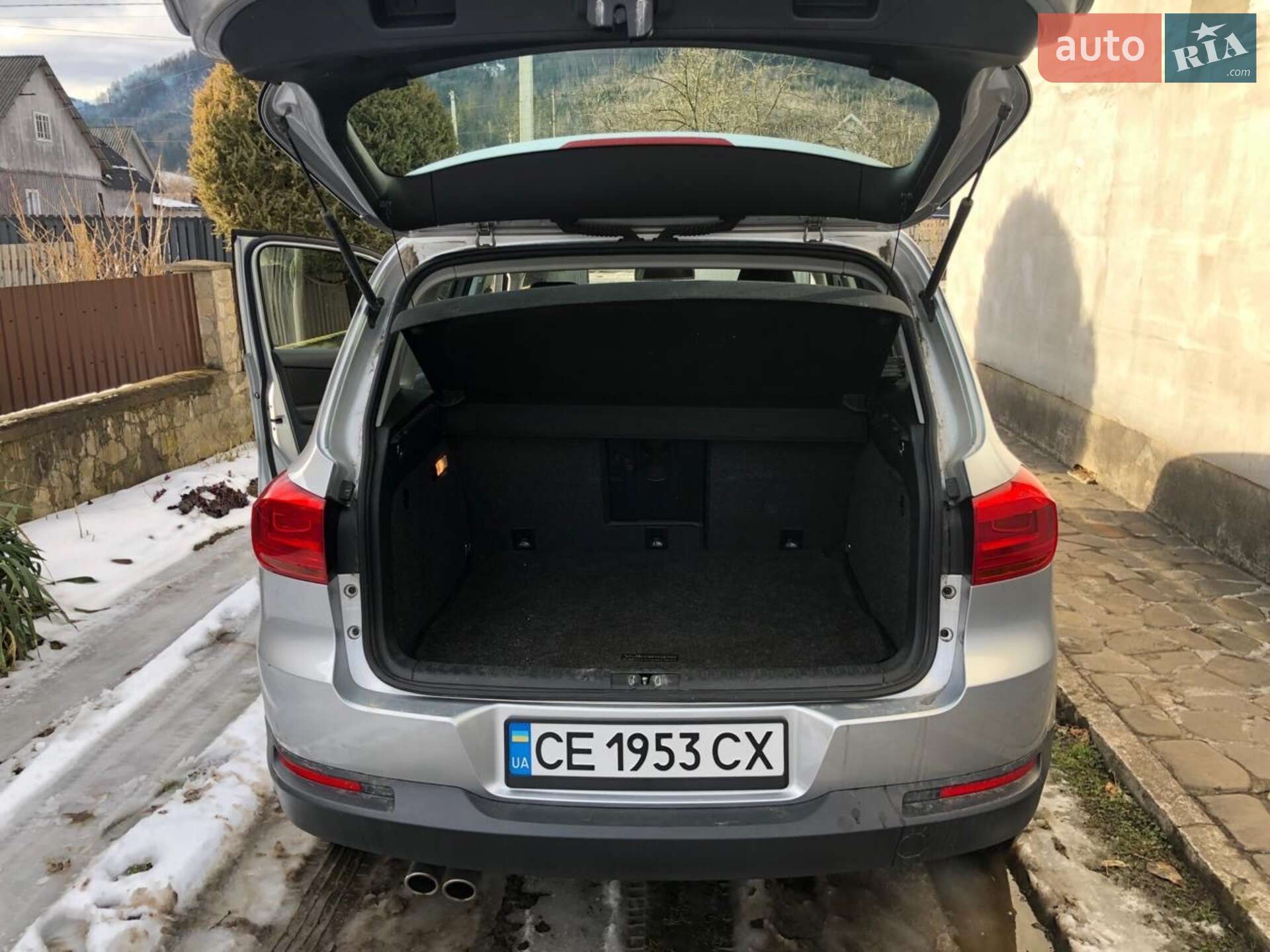 Volkswagen Tiguan 2017 VIN WVGAV7AXXHW501606 фото оголошення 4 з 10