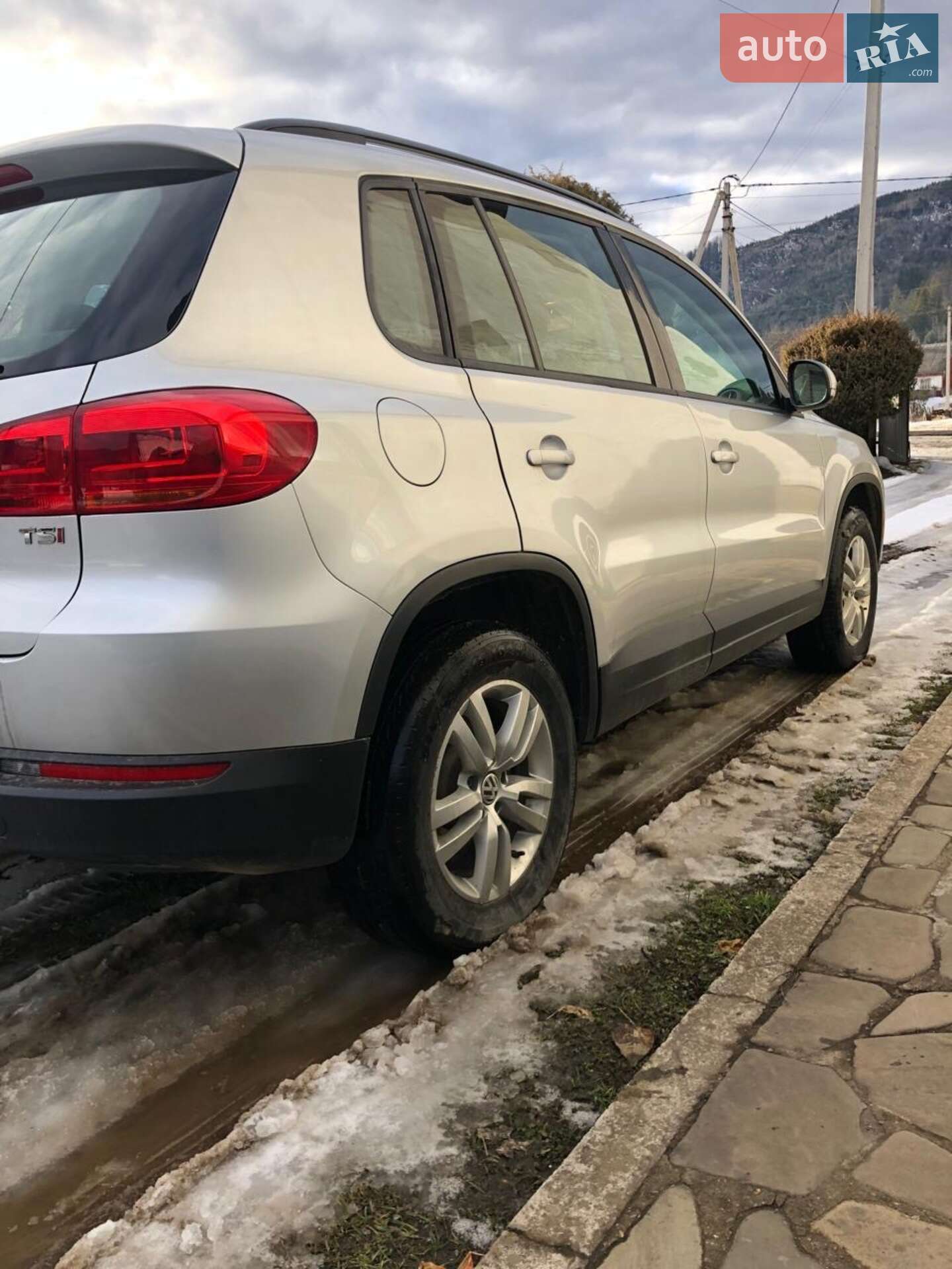 Volkswagen Tiguan 2017 VIN WVGAV7AXXHW501606 фото оголошення 7 з 10