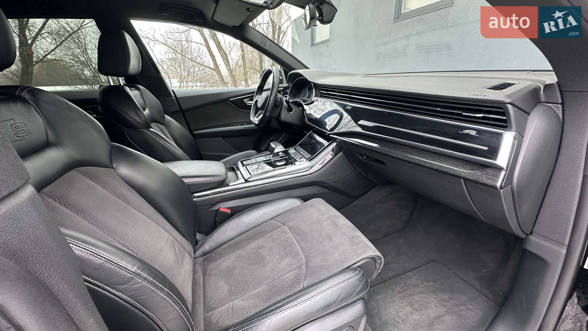 Audi Q8 2018 VIN WAUZZZF16KD006671 фото оголошення 16 з 21