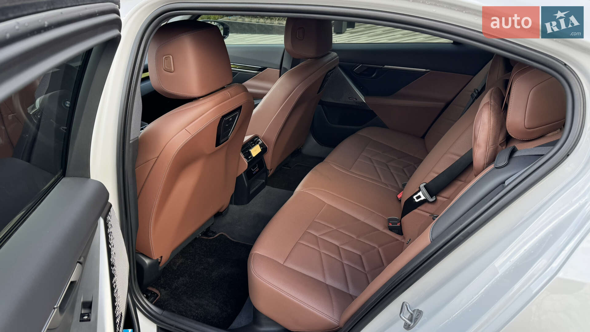 BMW i5 2024 VIN LBV51FM05RSC02284 фото оголошення 10 з 10