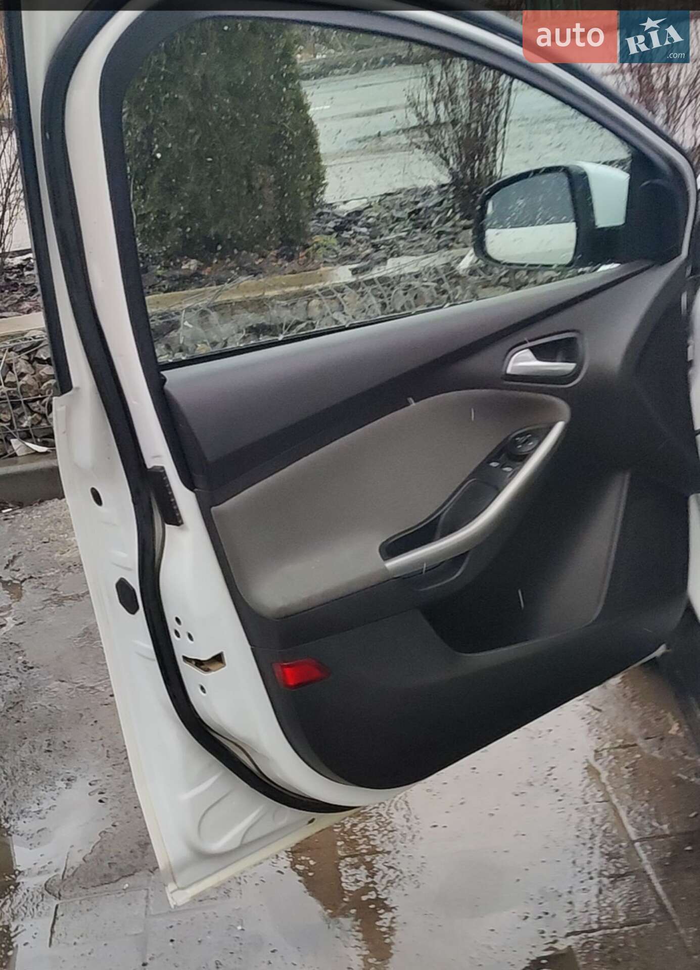 Ford Focus 2013 VIN WF0LXXGCBLDK83832 фото оголошення 9 з 12