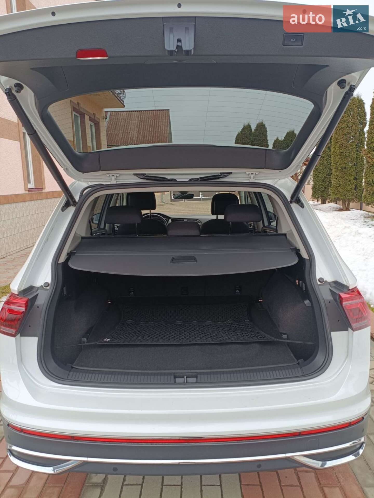 Volkswagen Tiguan 2022 VIN WVGZZZ5NZNM136690 фото оголошення 2 з 47