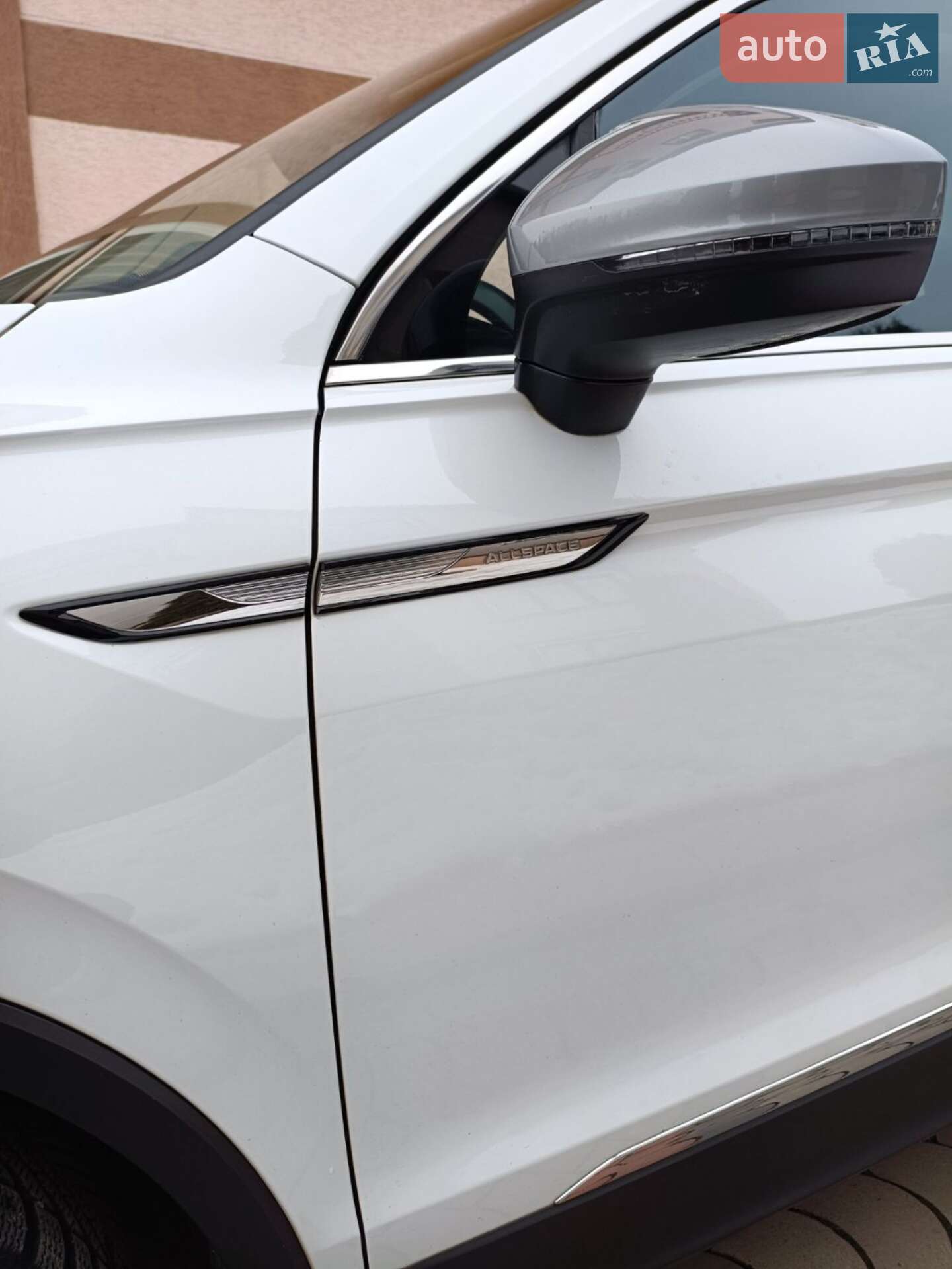 Volkswagen Tiguan 2022 VIN WVGZZZ5NZNM136690 фото оголошення 14 з 47