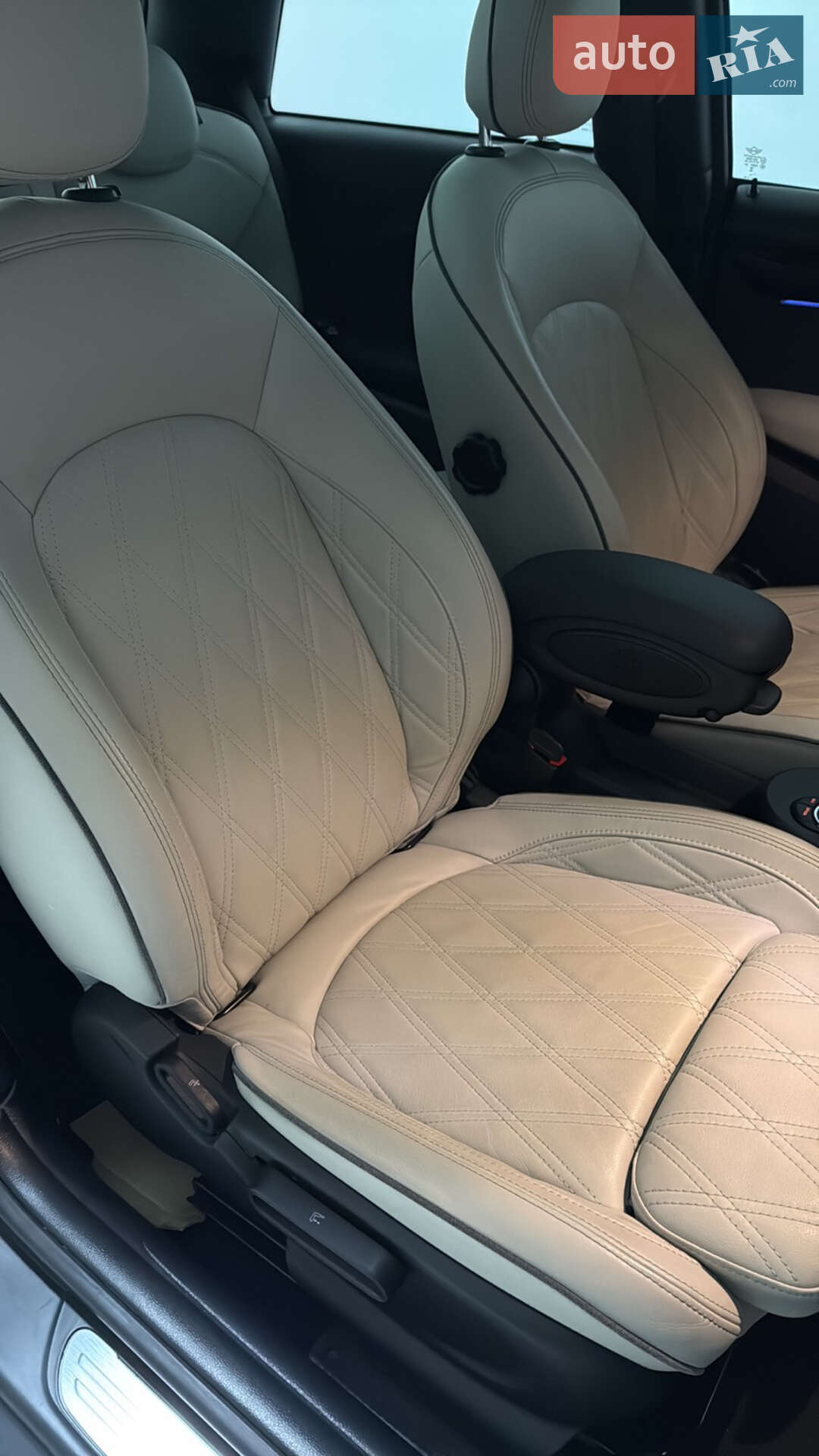 MINI Cooper 2023 VIN WMW11DJ0802U93516 фото оголошення 11 з 12