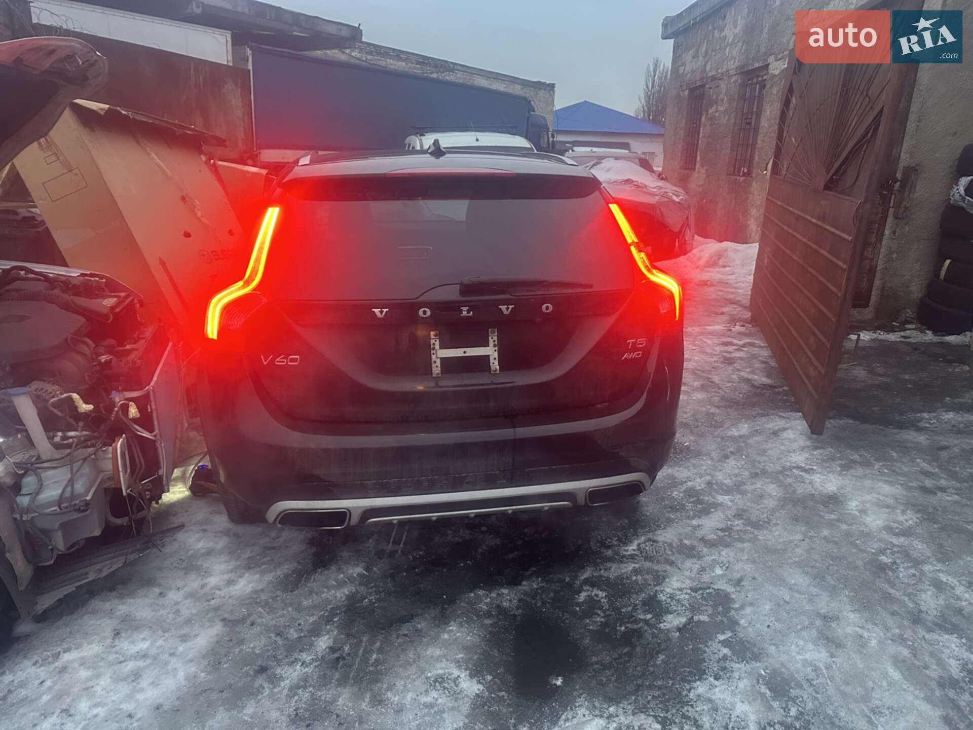 Volvo V60 Cross Country 2017 VIN YV440MWK0H1025842 фото оголошення 2 з 9