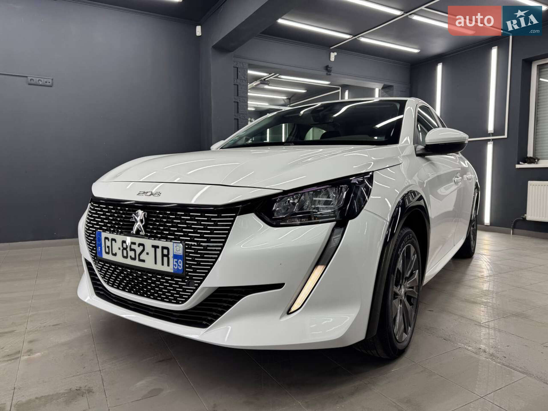 Peugeot e-208 2021 VIN VR3UHZKXZMT080126 фото оголошення 2 з 28