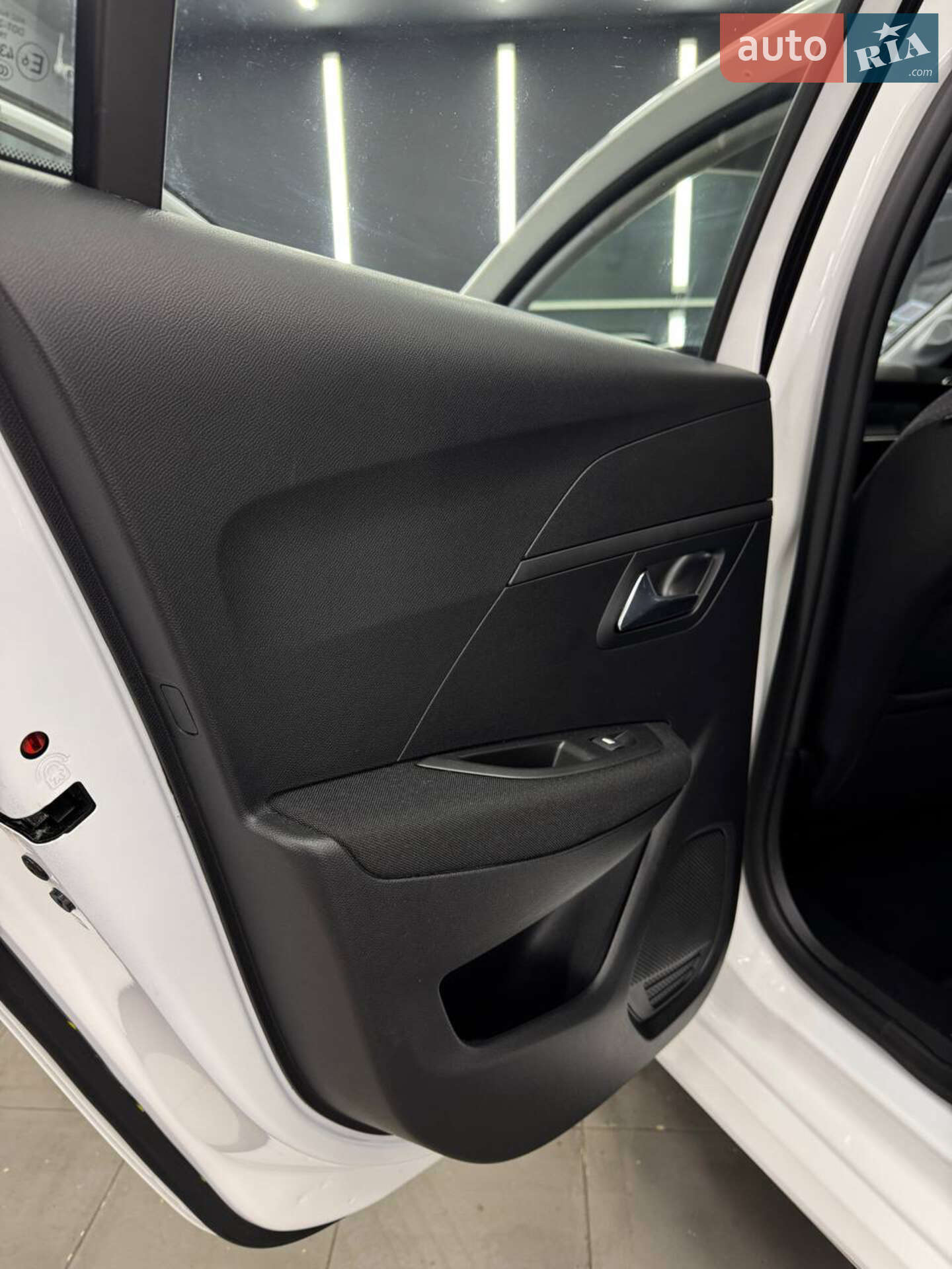 Peugeot e-208 2021 VIN VR3UHZKXZMT080126 фото оголошення 26 з 28