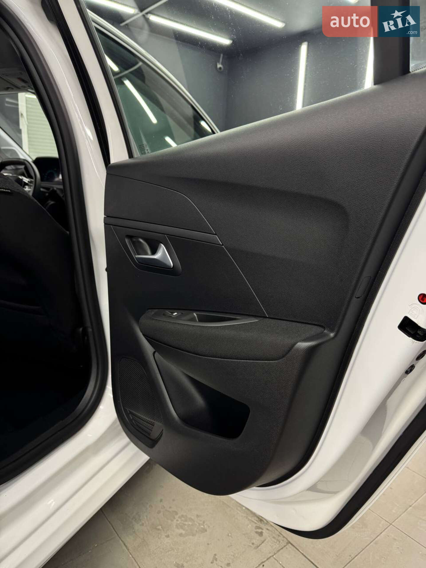 Peugeot e-208 2021 VIN VR3UHZKXZMT080126 фото оголошення 25 з 28