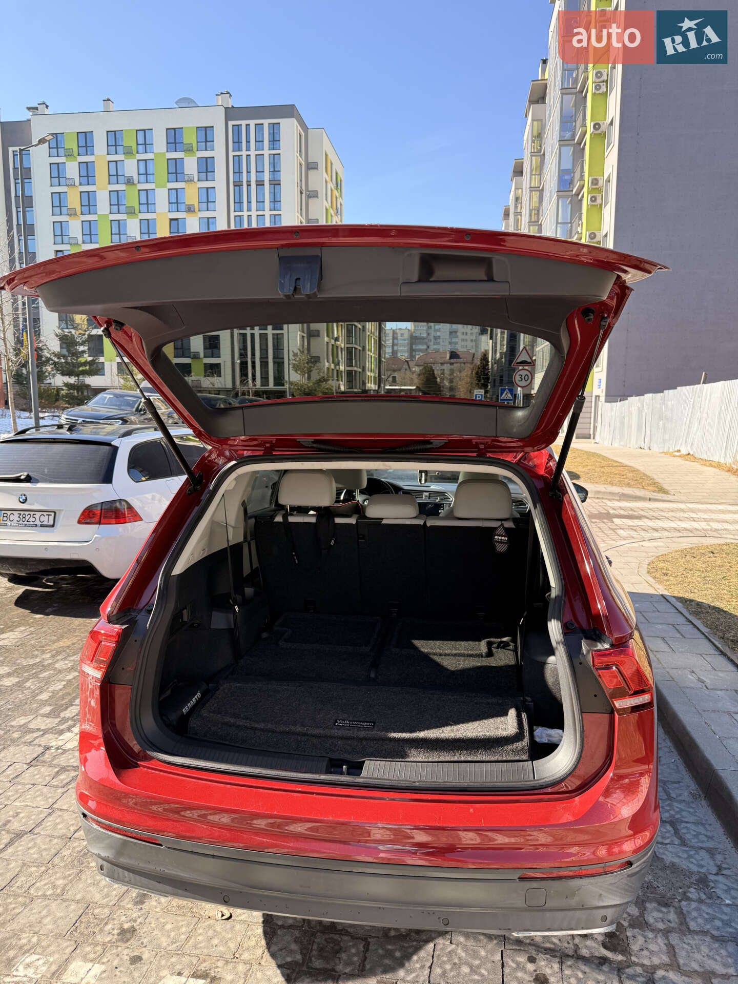 Volkswagen Tiguan Allspace 2018 VIN 3VV2B7AX4KM071792 фото оголошення 11 з 24
