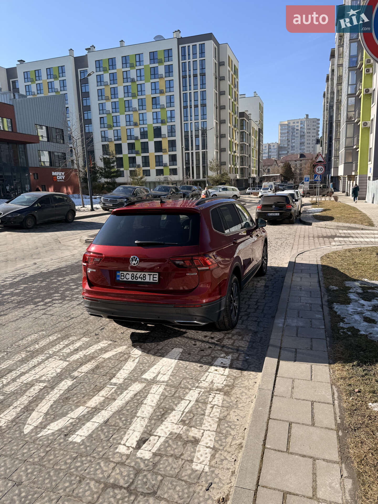 Volkswagen Tiguan Allspace 2018 VIN 3VV2B7AX4KM071792 фото оголошення 8 з 24
