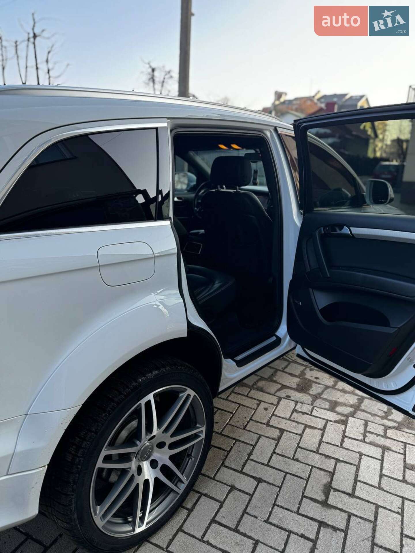 Audi Q7 2015 VIN WA1VMCFE3FD018275 фото оголошення 11 з 30