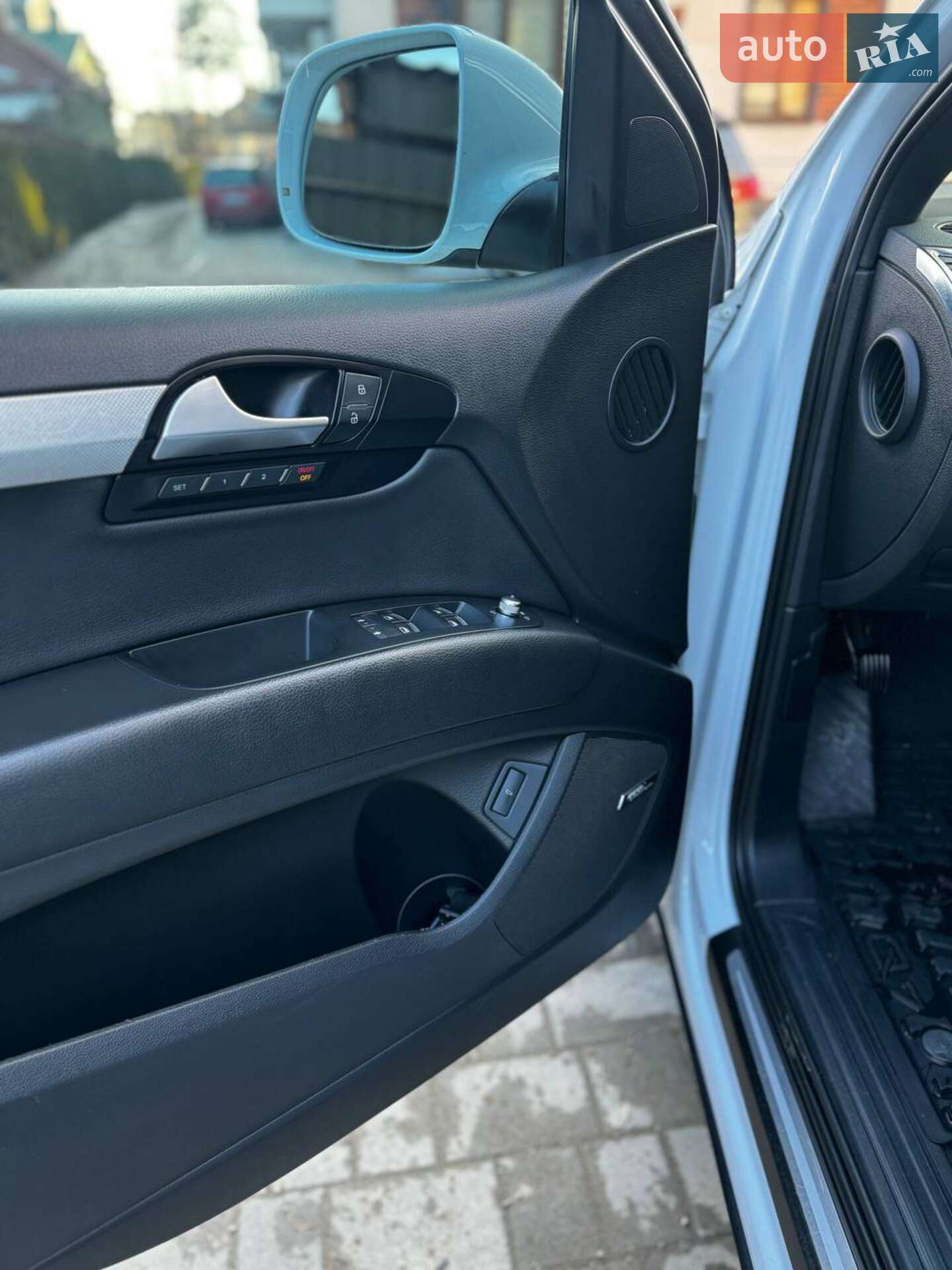Audi Q7 2015 VIN WA1VMCFE3FD018275 фото оголошення 20 з 30