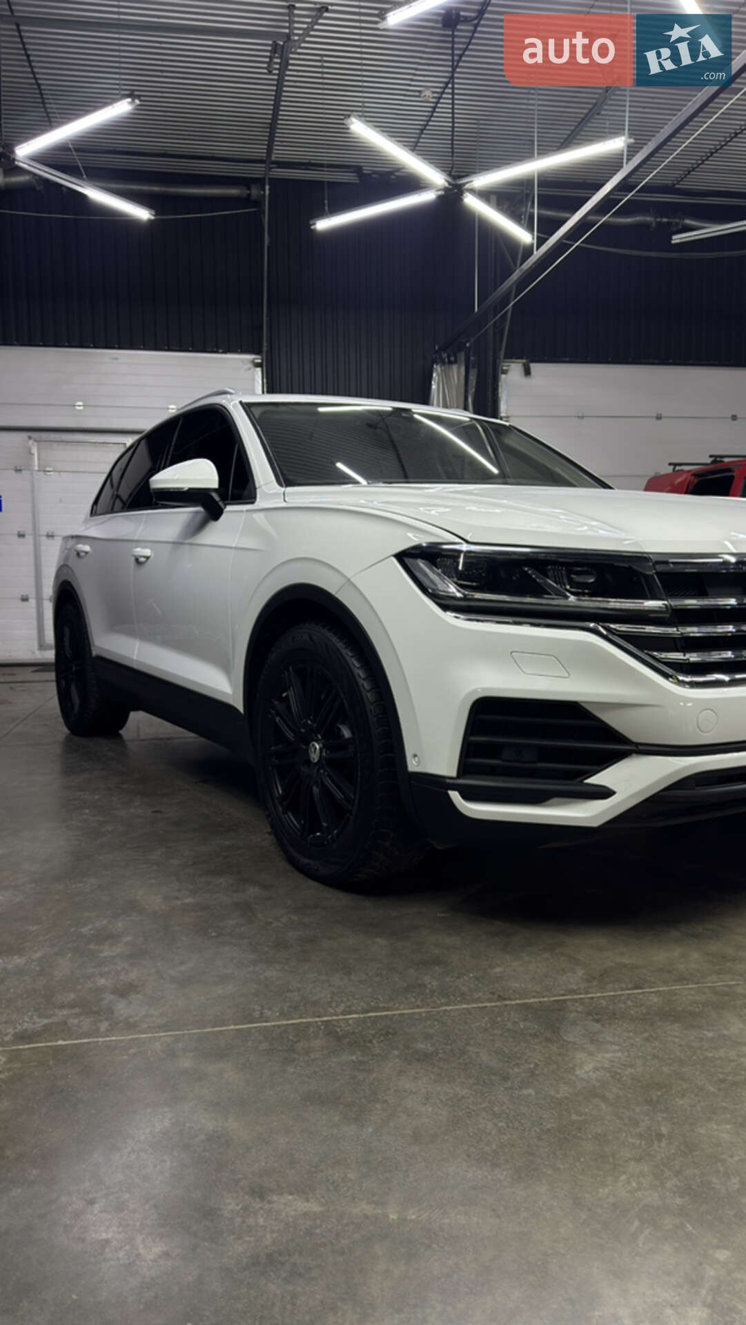Volkswagen Touareg 2019 VIN WVGZZZCRZLD014898 фото оголошення 22 з 65