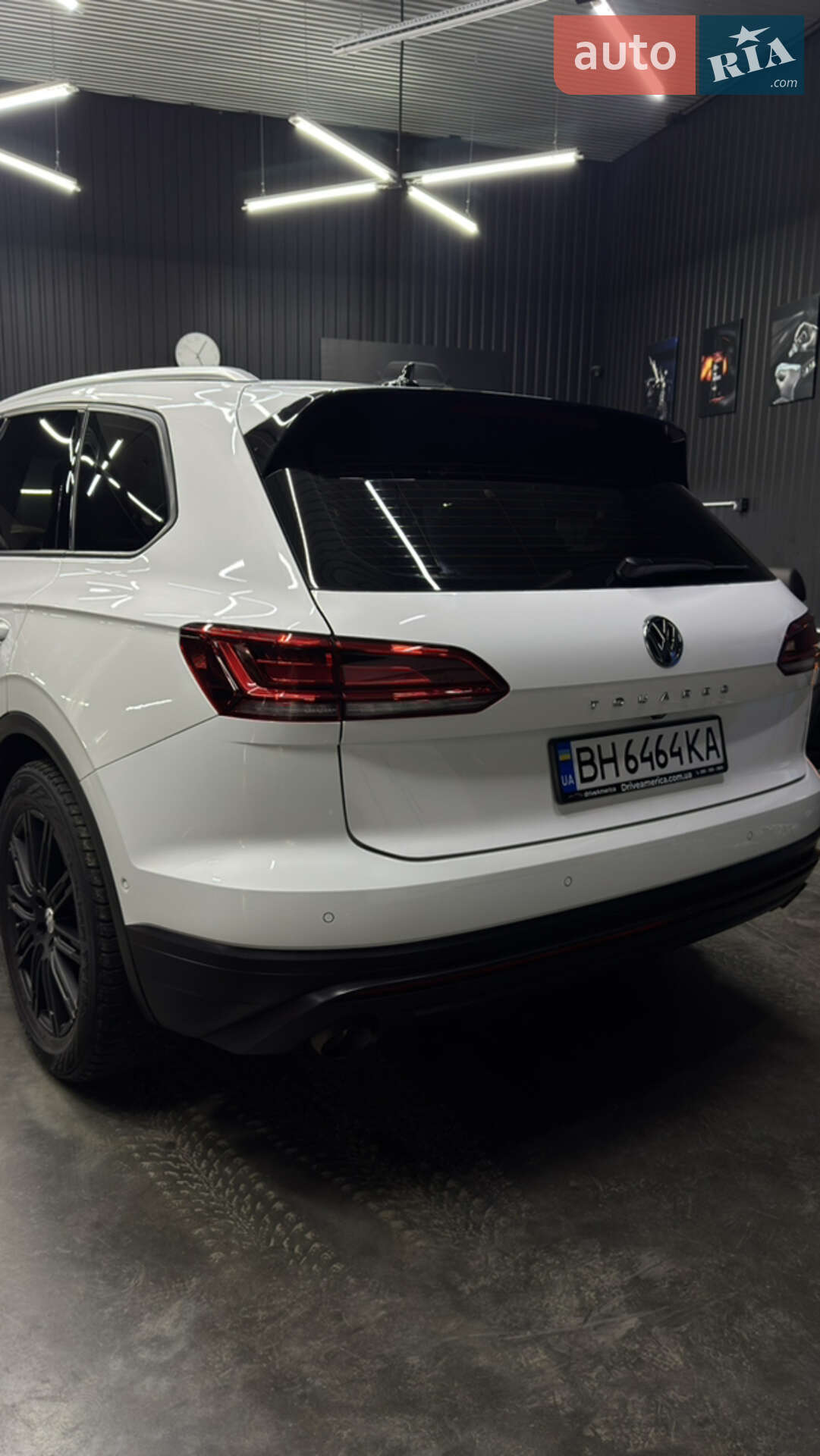 Volkswagen Touareg 2019 VIN WVGZZZCRZLD014898 фото оголошення 14 з 65