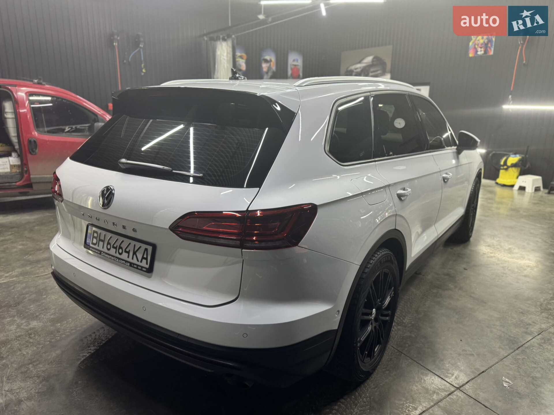 Volkswagen Touareg 2019 VIN WVGZZZCRZLD014898 фото оголошення 24 з 65