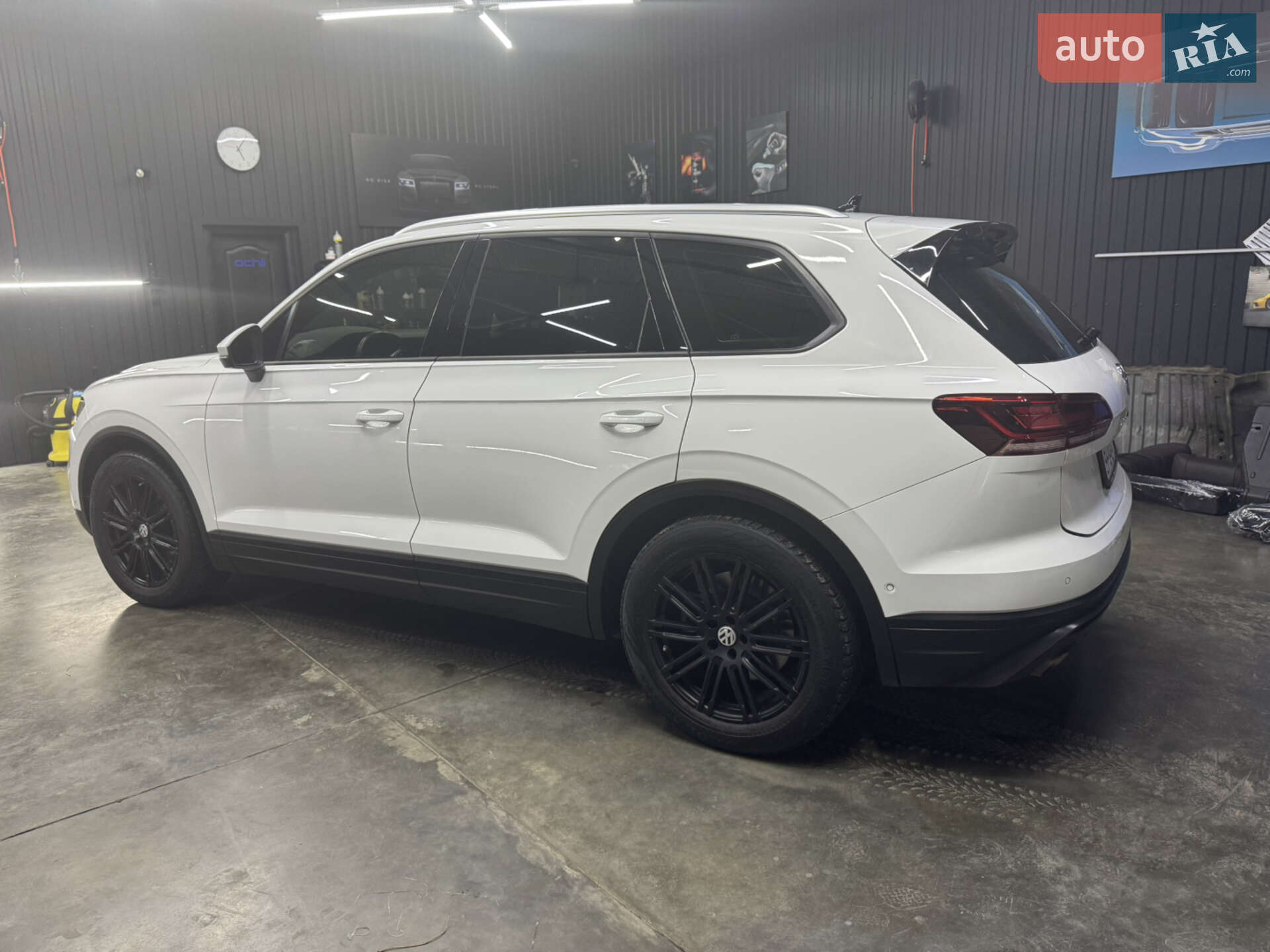 Volkswagen Touareg 2019 VIN WVGZZZCRZLD014898 фото оголошення 23 з 65
