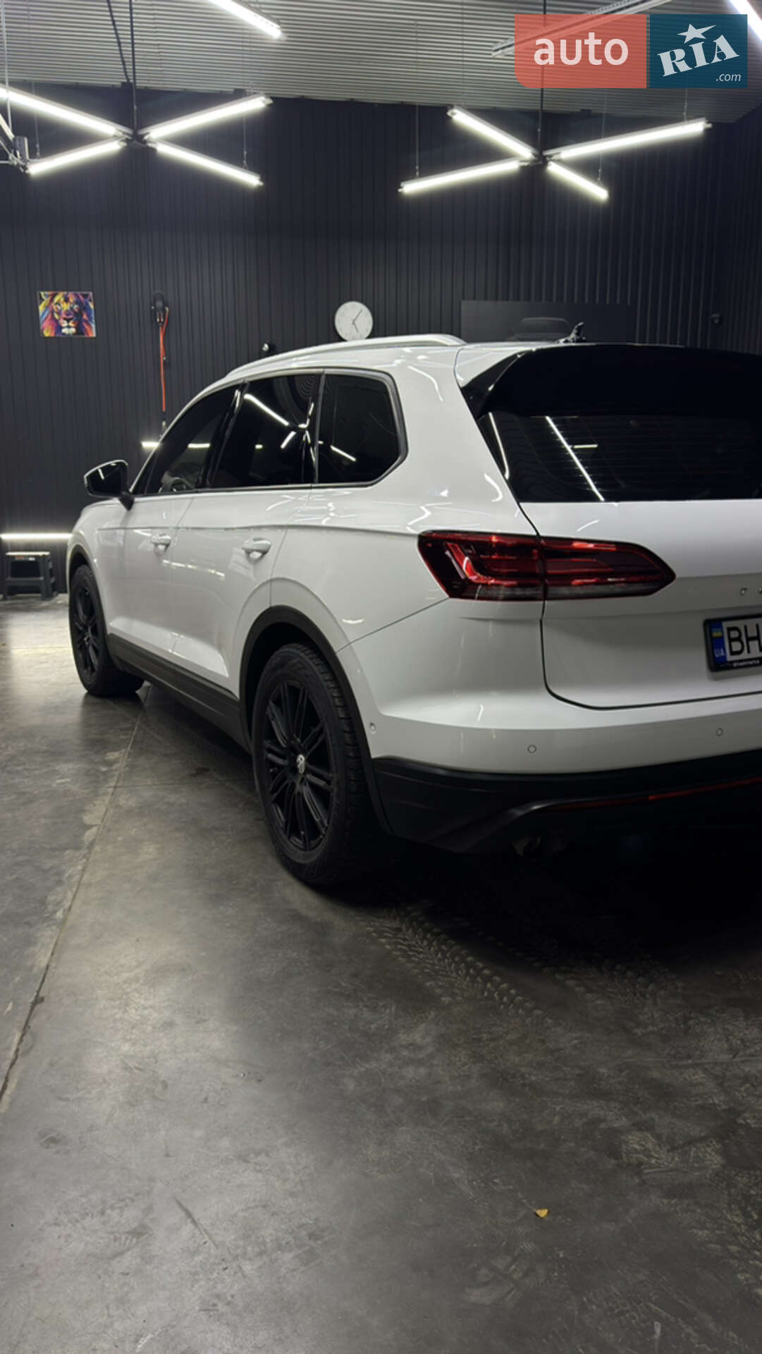 Volkswagen Touareg 2019 VIN WVGZZZCRZLD014898 фото оголошення 17 з 65