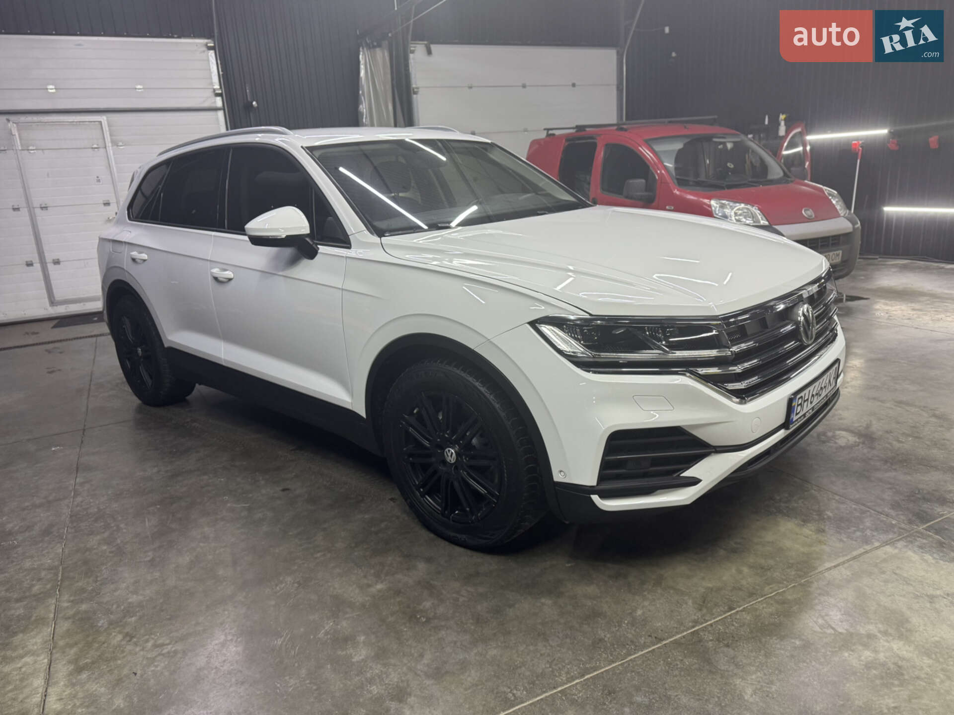 Volkswagen Touareg 2019 VIN WVGZZZCRZLD014898 фото оголошення 25 з 65