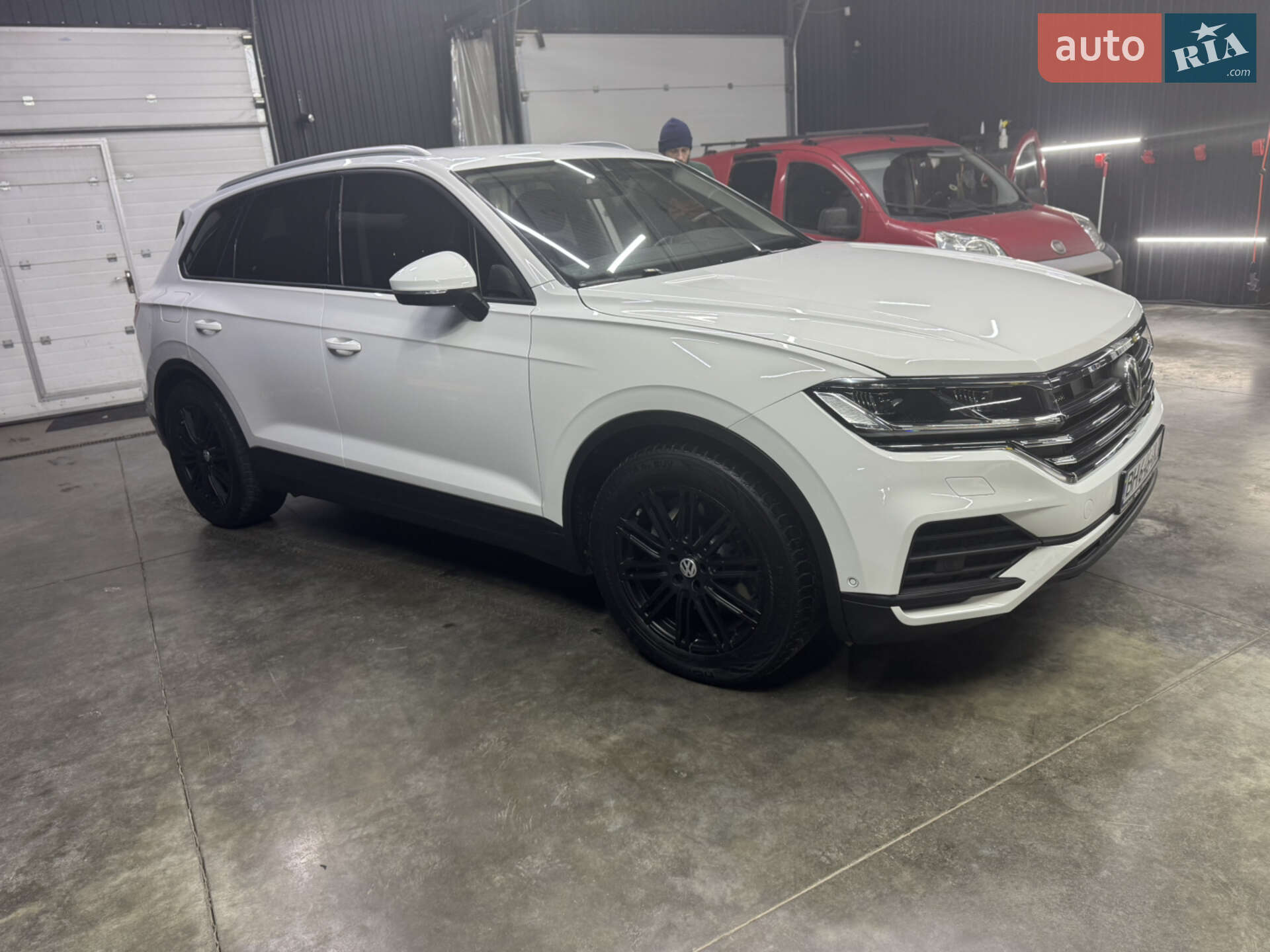 Volkswagen Touareg 2019 VIN WVGZZZCRZLD014898 фото оголошення 9 з 65