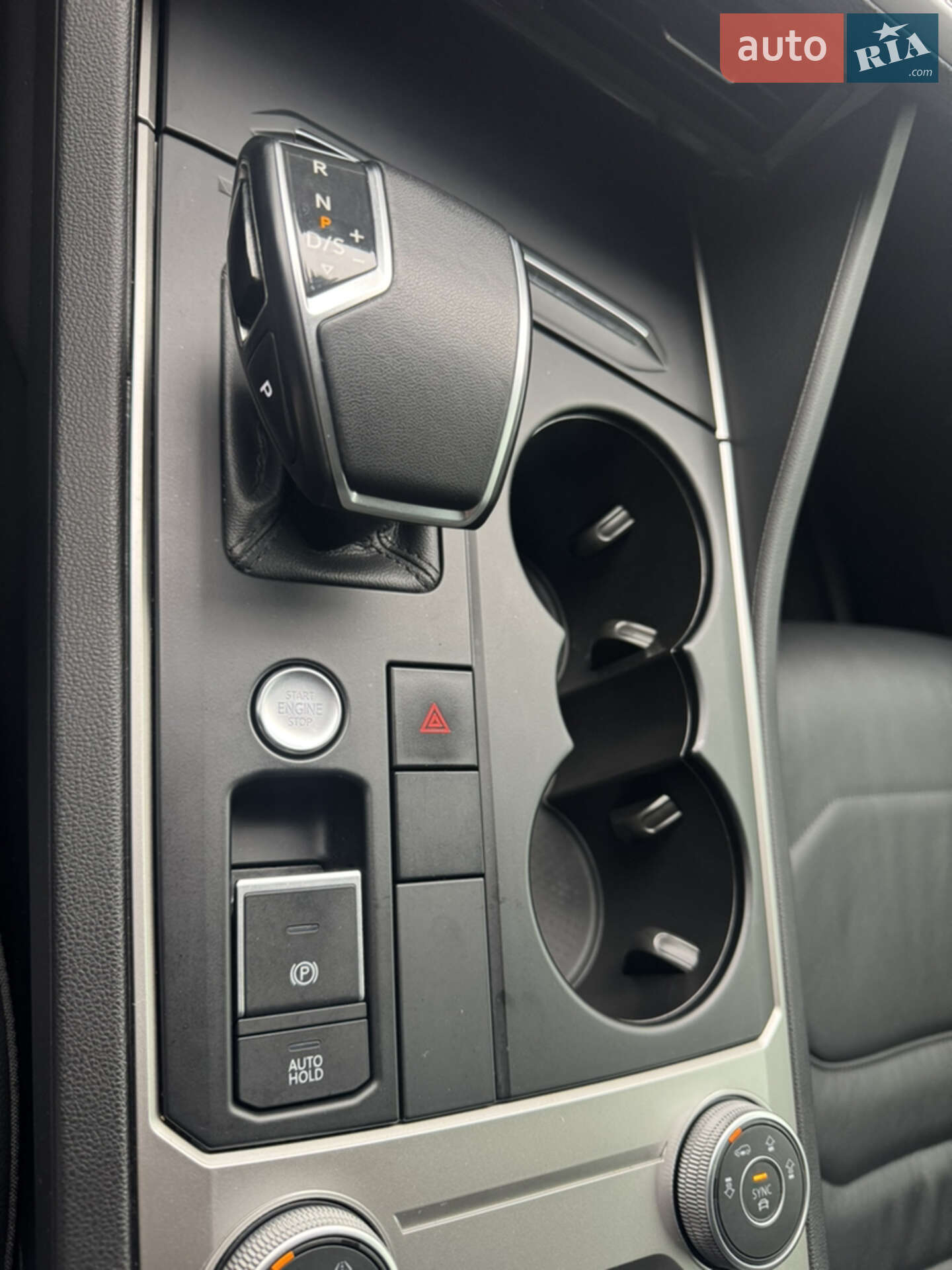 Volkswagen Touareg 2019 VIN WVGZZZCRZLD014898 фото оголошення 32 з 65