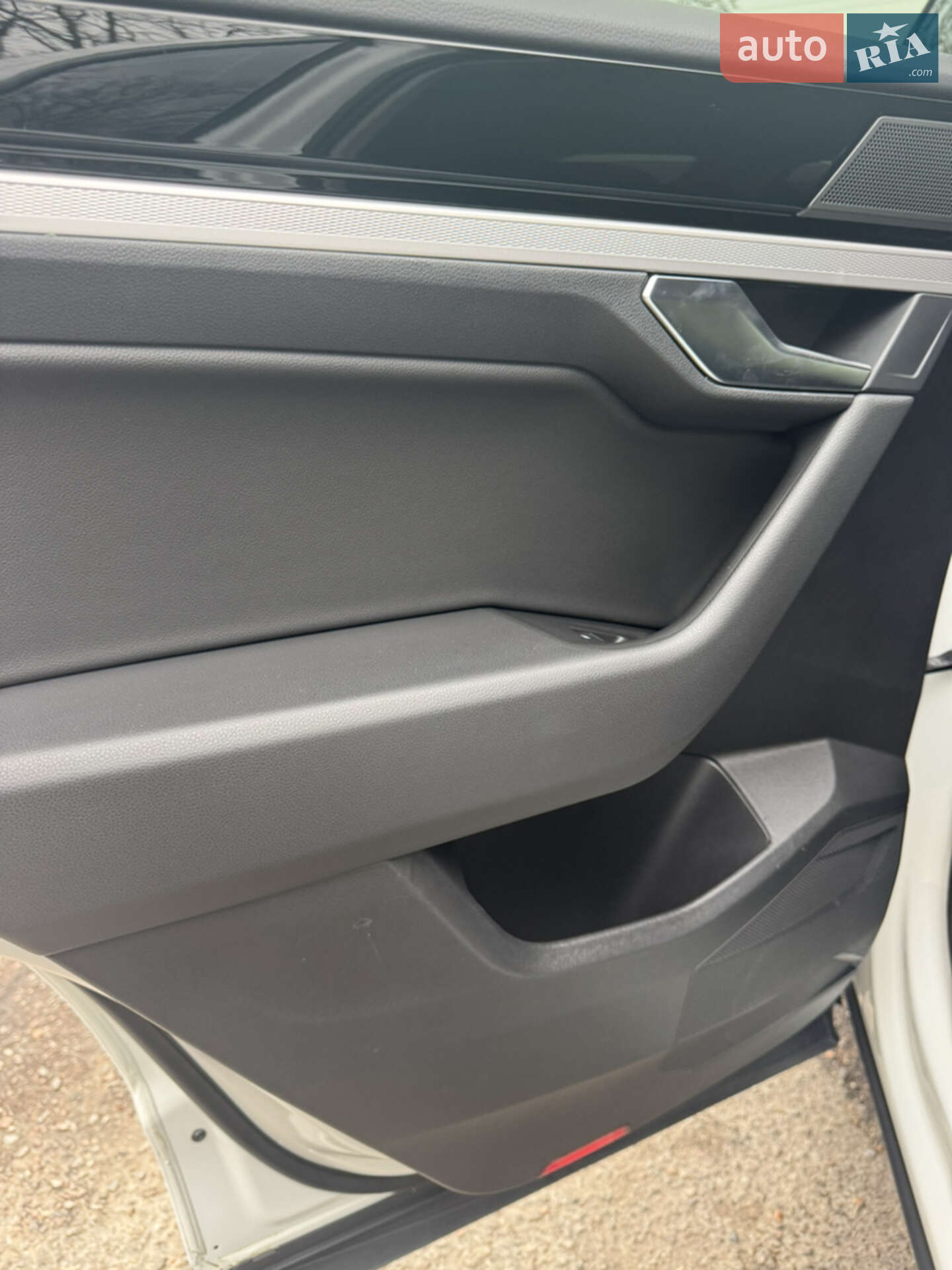 Volkswagen Touareg 2019 VIN WVGZZZCRZLD014898 фото оголошення 34 з 65