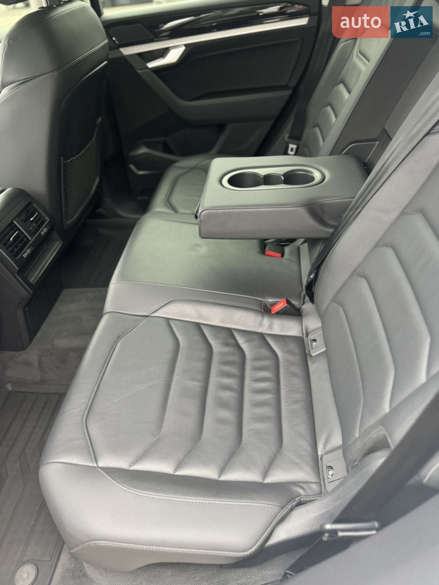 Volkswagen Touareg 2019 VIN WVGZZZCRZLD014898 фото оголошення 35 з 65