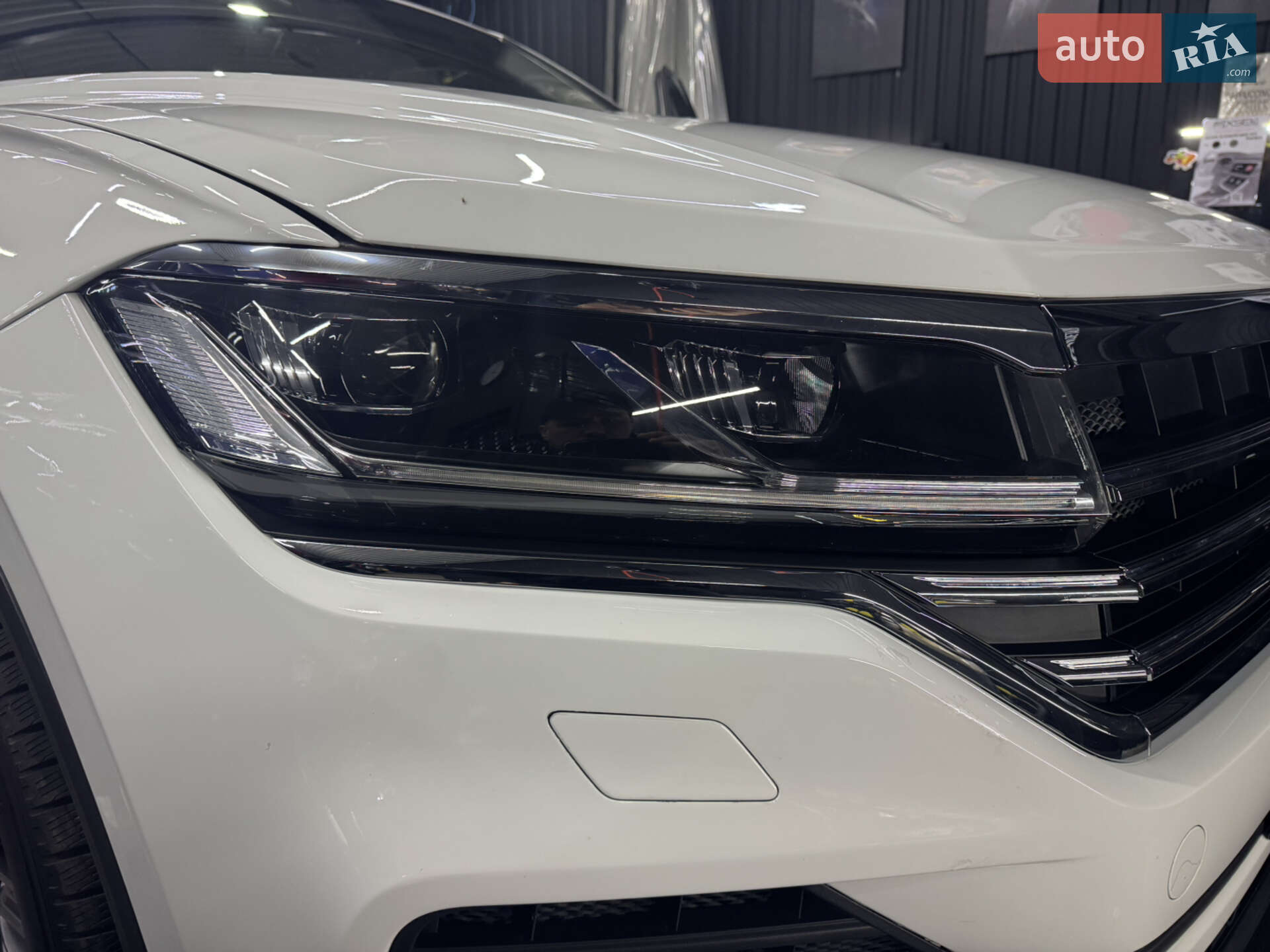Volkswagen Touareg 2019 VIN WVGZZZCRZLD014898 фото оголошення 44 з 65