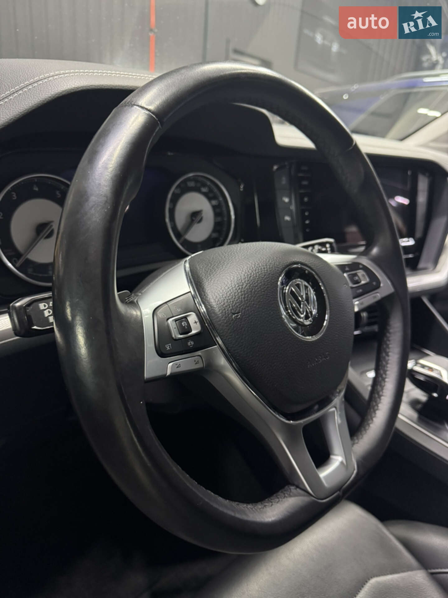 Volkswagen Touareg 2019 VIN WVGZZZCRZLD014898 фото оголошення 51 з 65