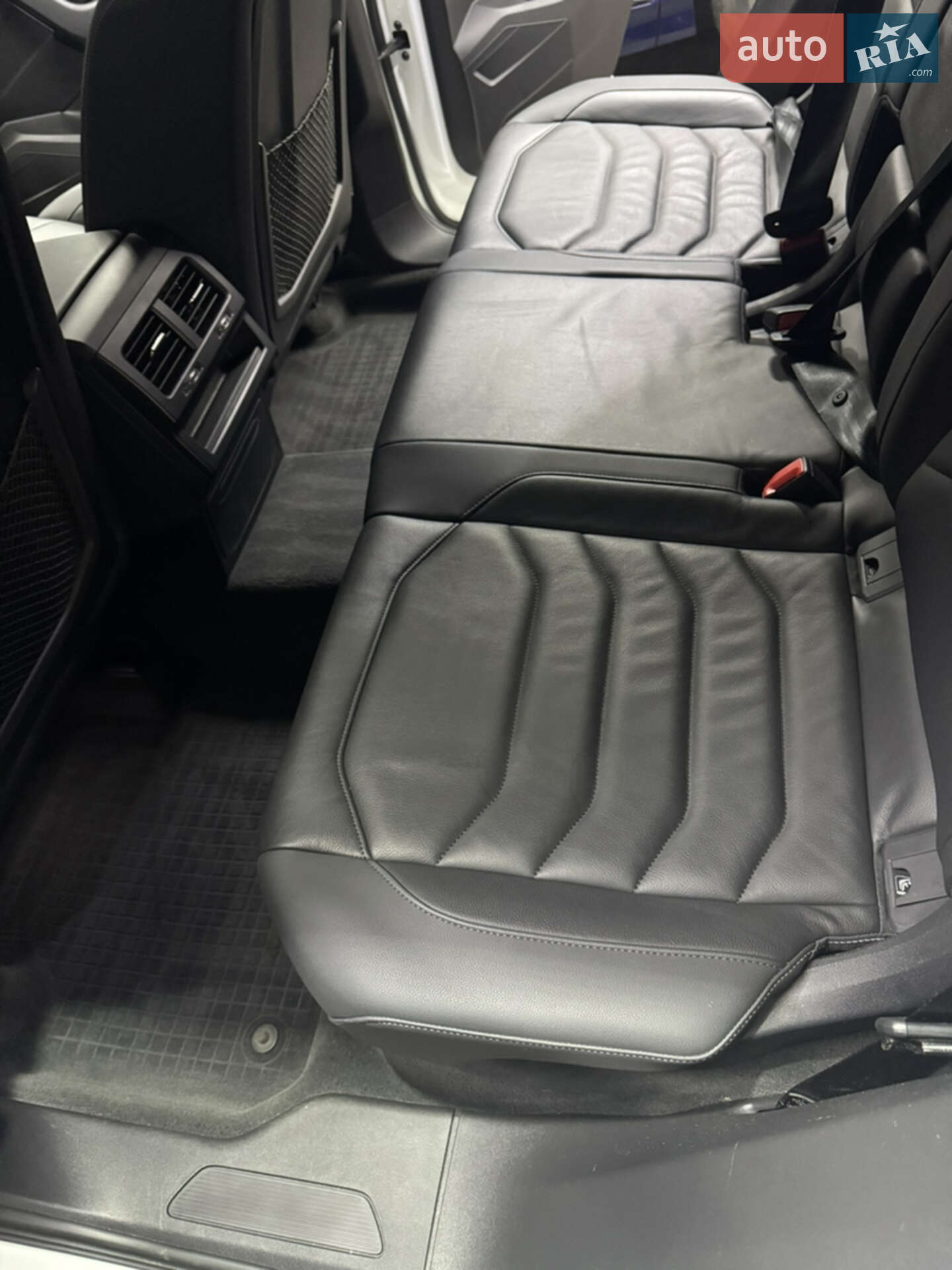 Volkswagen Touareg 2019 VIN WVGZZZCRZLD014898 фото оголошення 52 з 65