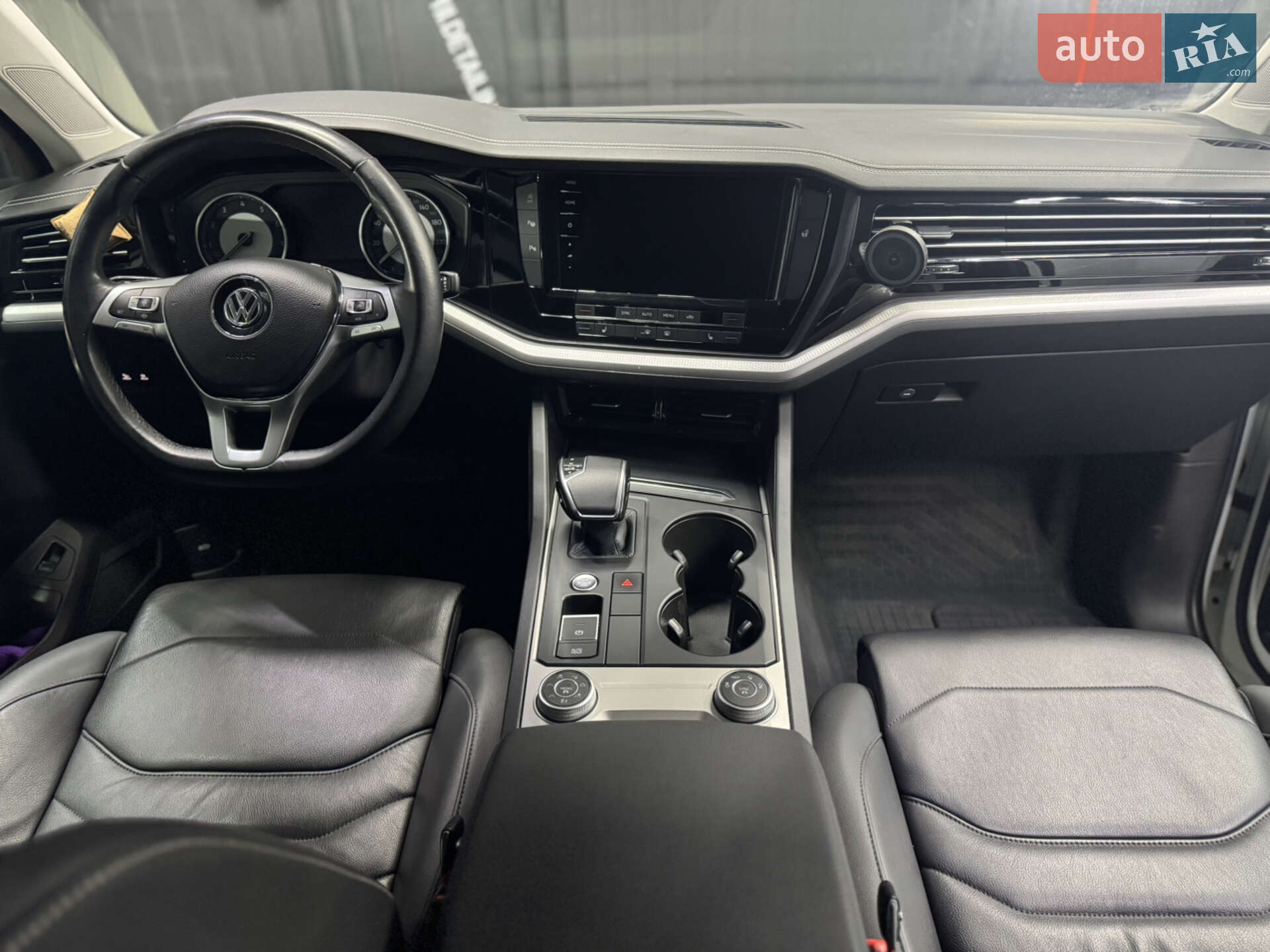 Volkswagen Touareg 2019 VIN WVGZZZCRZLD014898 фото оголошення 54 з 65