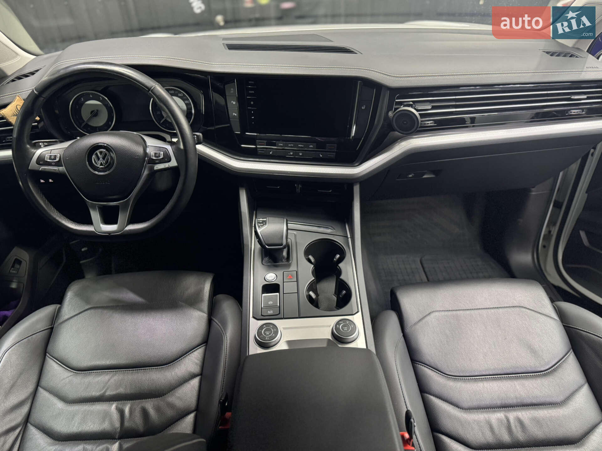Volkswagen Touareg 2019 VIN WVGZZZCRZLD014898 фото оголошення 53 з 65